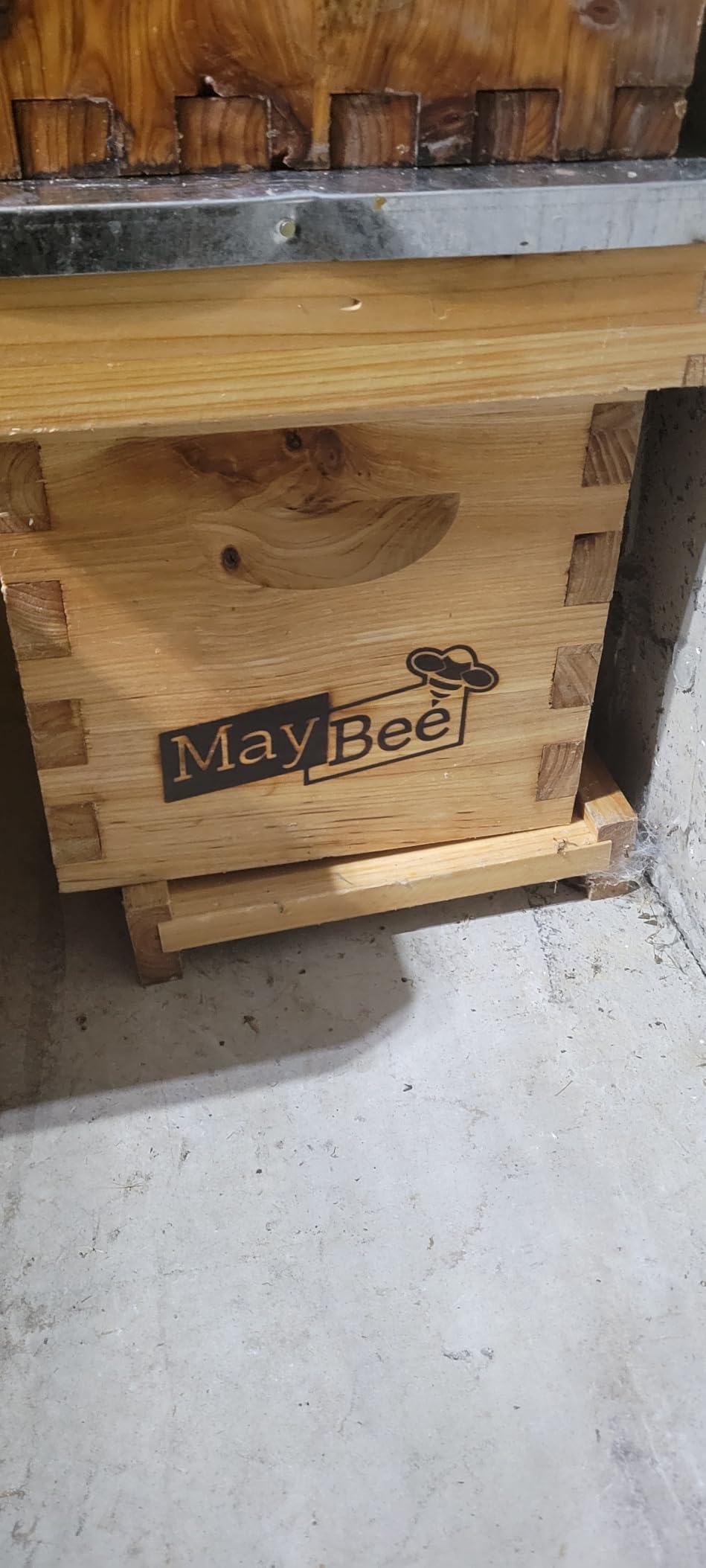 MayBee 5-Frame Nuc Beehive Box for Beekeeping Complete Bee Hive Nuc Box Kit Dipped in 100% Beeswax Includes 5 Wooden Frames & Heavy Wax Coated Foundations customer photo 2