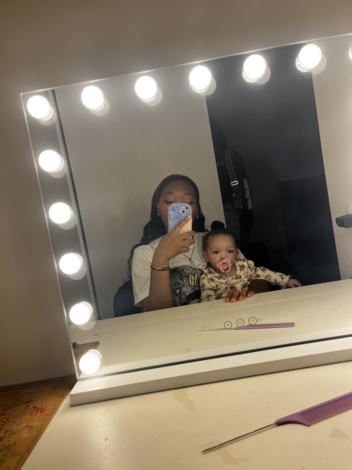 Vanity Mirror with Lights Lighted Makeup Mirror with 15 Dimmable LED Bulbs, 3 Color Lighting Modes, USB Charging Port Touch Control, Sturdy Metal Frame Design 24x18 Inch, White customer photo 2