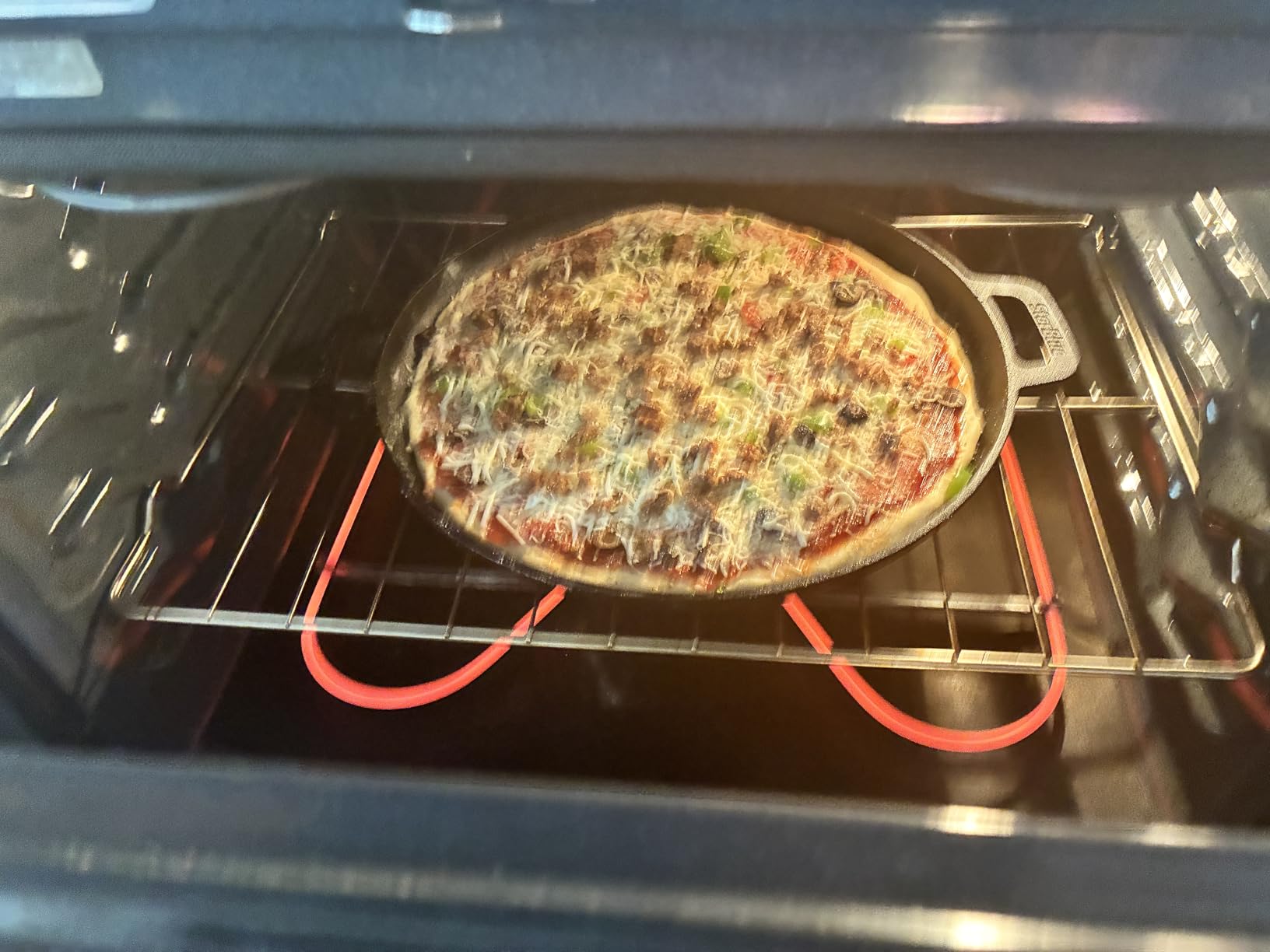 16 Inch Cast Iron Pizza Pan Round Griddle by StarBlue with FREE Silicone Handles and 30 Recipes Ebook- Pre-Seasoned Comal, Kitchen Essentials for Pizza Lovers, Baking, Grill, BBQ, Stove Oven Safe customer photo 1