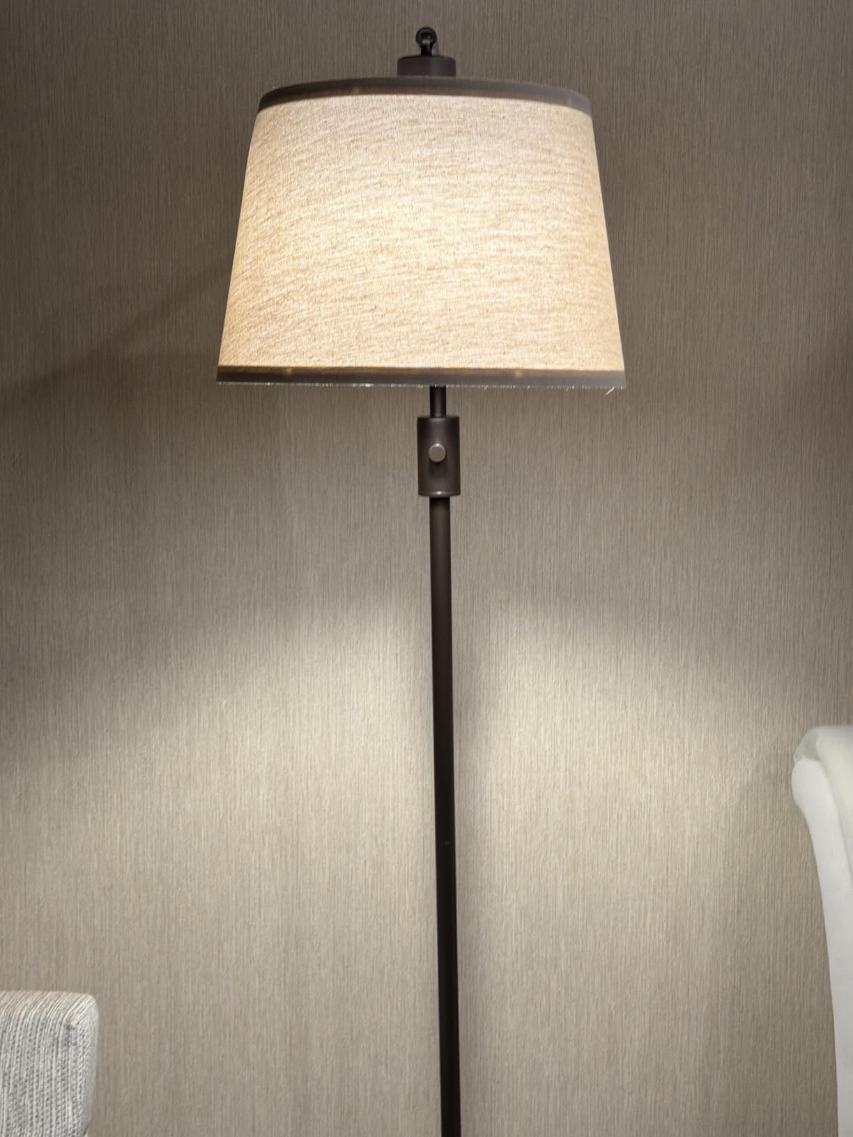 Nintiue Dimmable Floor Lamp, 1000 Lumens LED Edison Bulb Included, Arc Floor Lamps for Living Room Modern Standing Lamp with Linen Shade (Black) customer photo 2