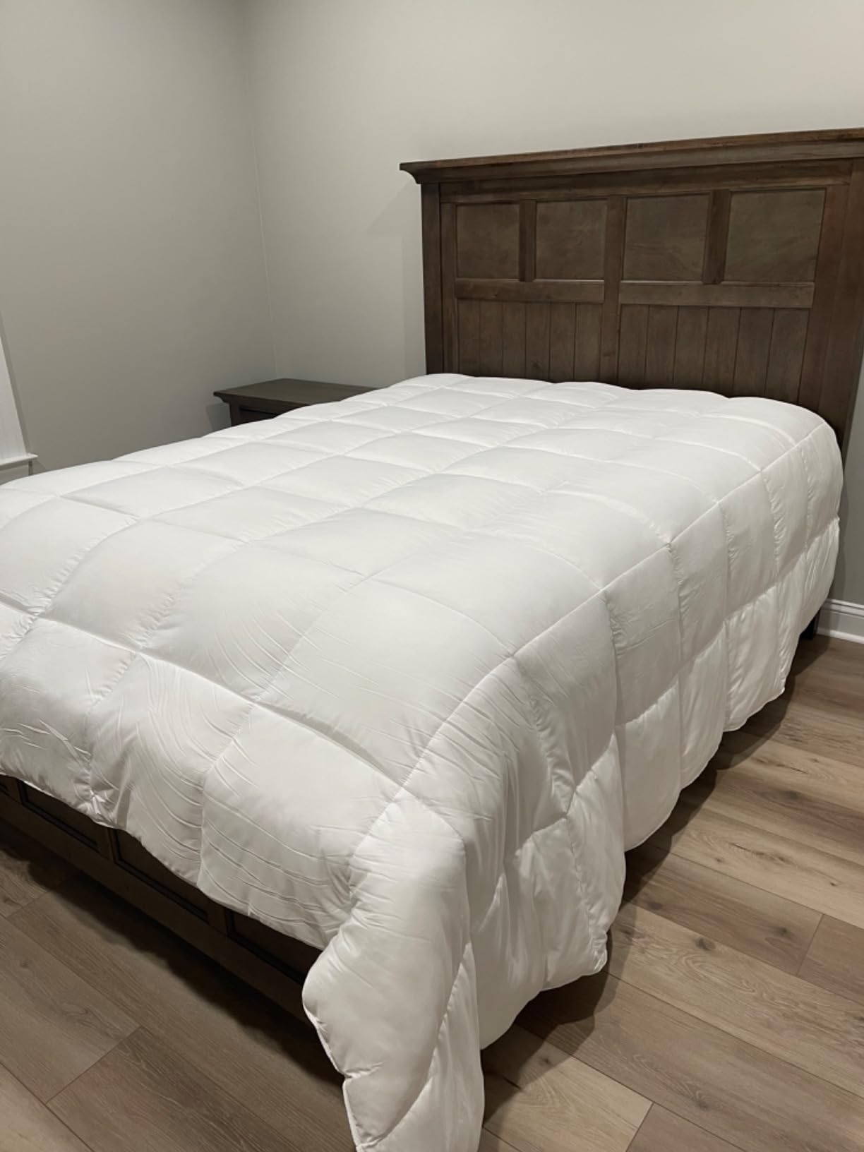 SERTA Down Illusion All Season Hypoallergenic Down Alternative Comforter with Corner Loops, King/Cal King, White customer photo 2