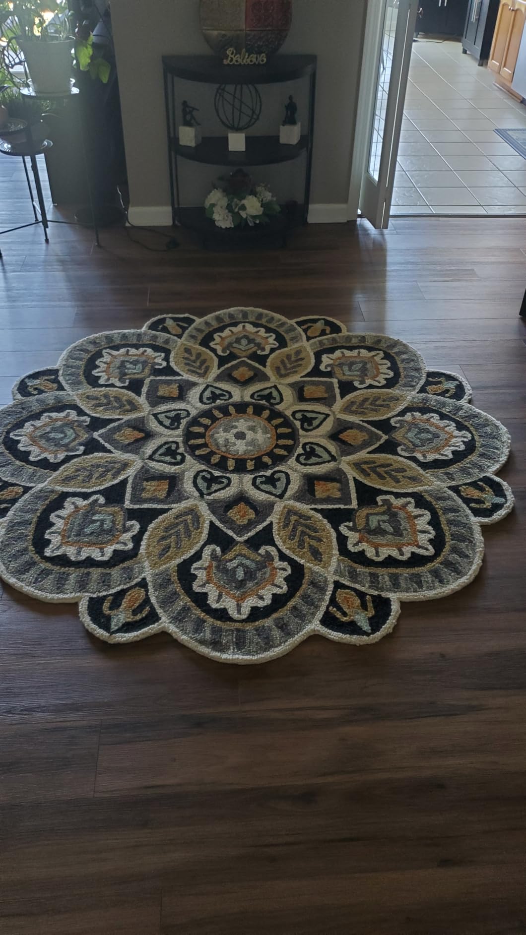 SAFAVIEH Novelty Collection 8' Round Ivory/Blue NOV604M Handmade Floral Premium Wool Entryway Rug customer photo 2