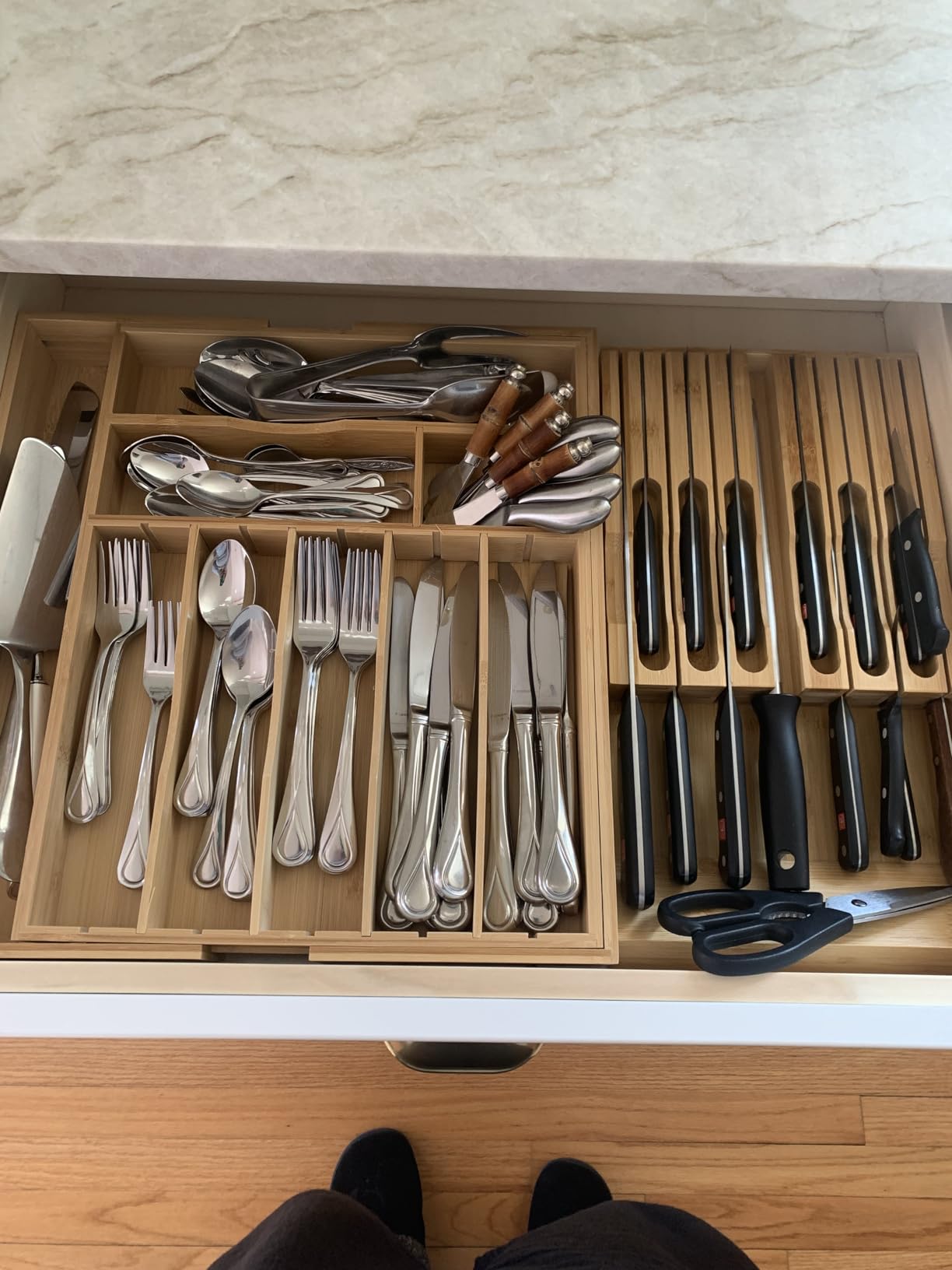 VaeFae Bamboo Knife Drawer Organizer, 12 Knives + Sharpener Slot customer photo 2