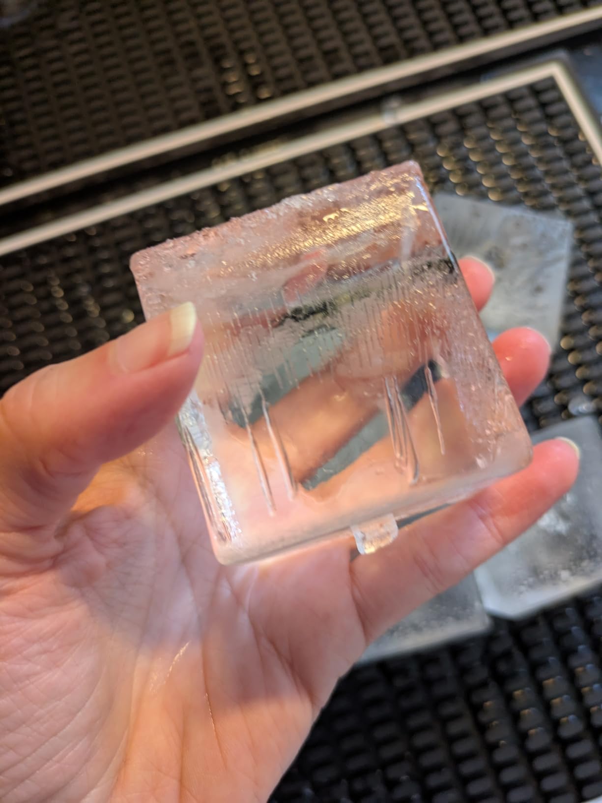 TINANA Upgrade 2 Inch Clear Ice Cube Tray Make 8 Large Square Crystal Clear Ice Cube Maker for Cocktail, Whiskey & Bourbon Drinks, Gifts for Men customer photo 2