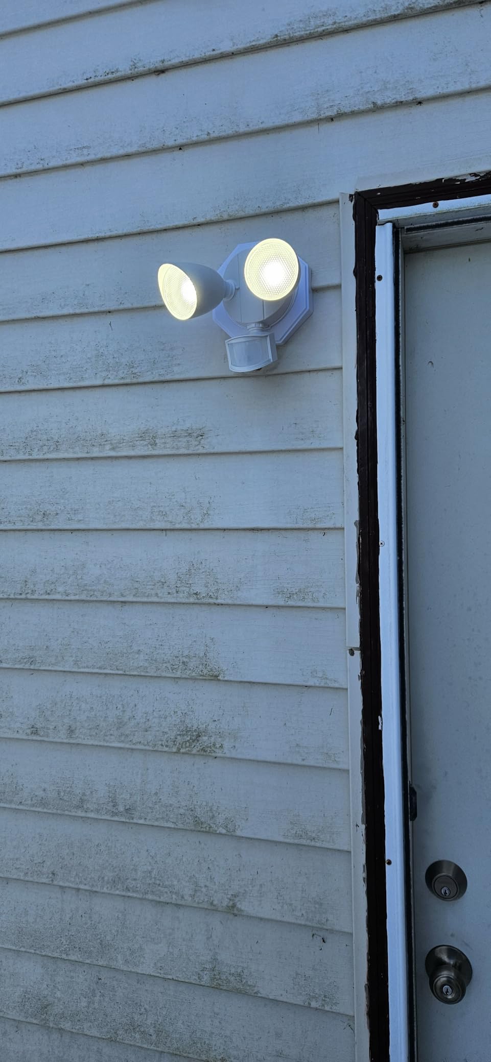 LUTEC 32W 3500 Lumen LED Security Lights Motion Sensor Light Outdoor, 5000K Daylight, IP65 Waterproof, Dusk to Dawn, Hardwired Motion Detector Flood Light for Garage, Yard, Porch-Black customer photo 1