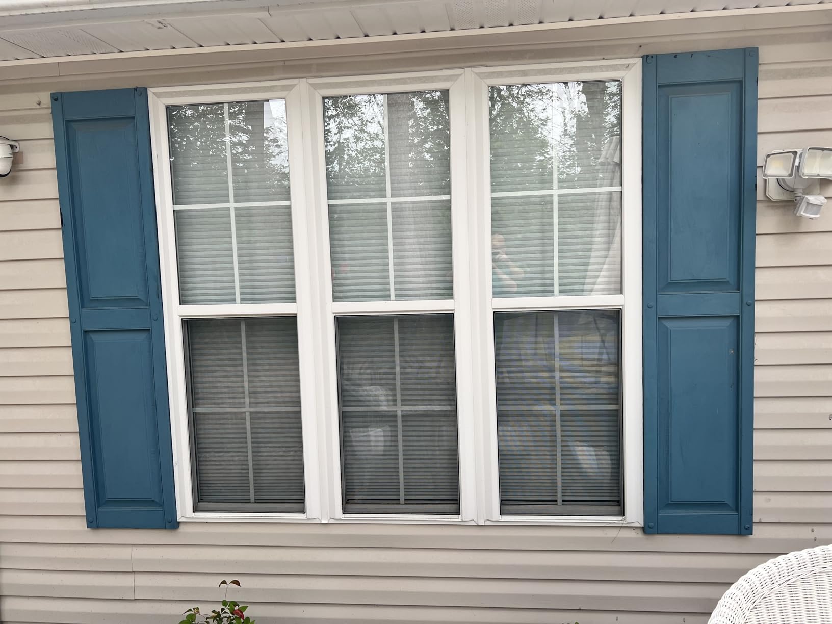 Persilux Custom Size 100% Blackout Cordless Cellular Shades & Blinds Honeycomb Blinds Bottom up Waterproof Thermal Insulated Window Shades for Home, Windows and Kitchen White customer photo 1