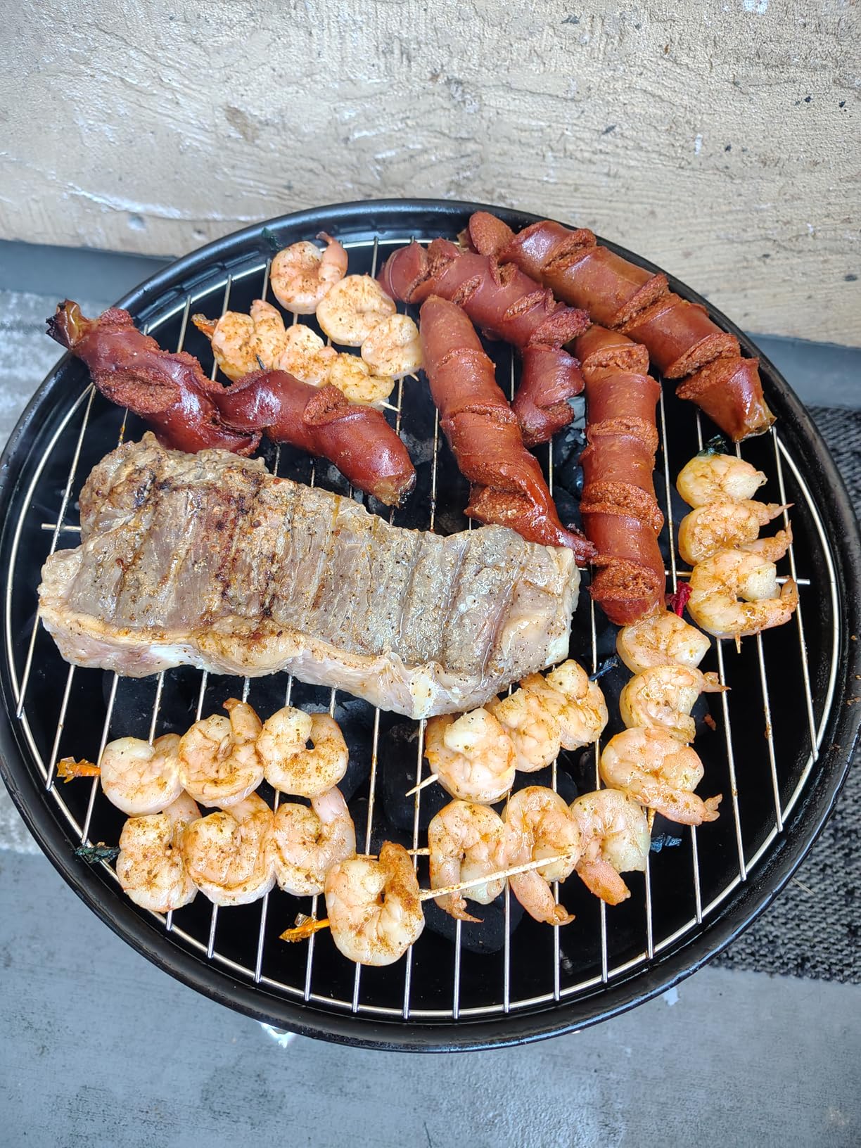 Gas One 14-inch Portable Barbecue Grill with 3-Point Locking Lid for Heat Preservation Dual Venting System Small Charcoal Grill for Backyard Camping Boat customer photo 2