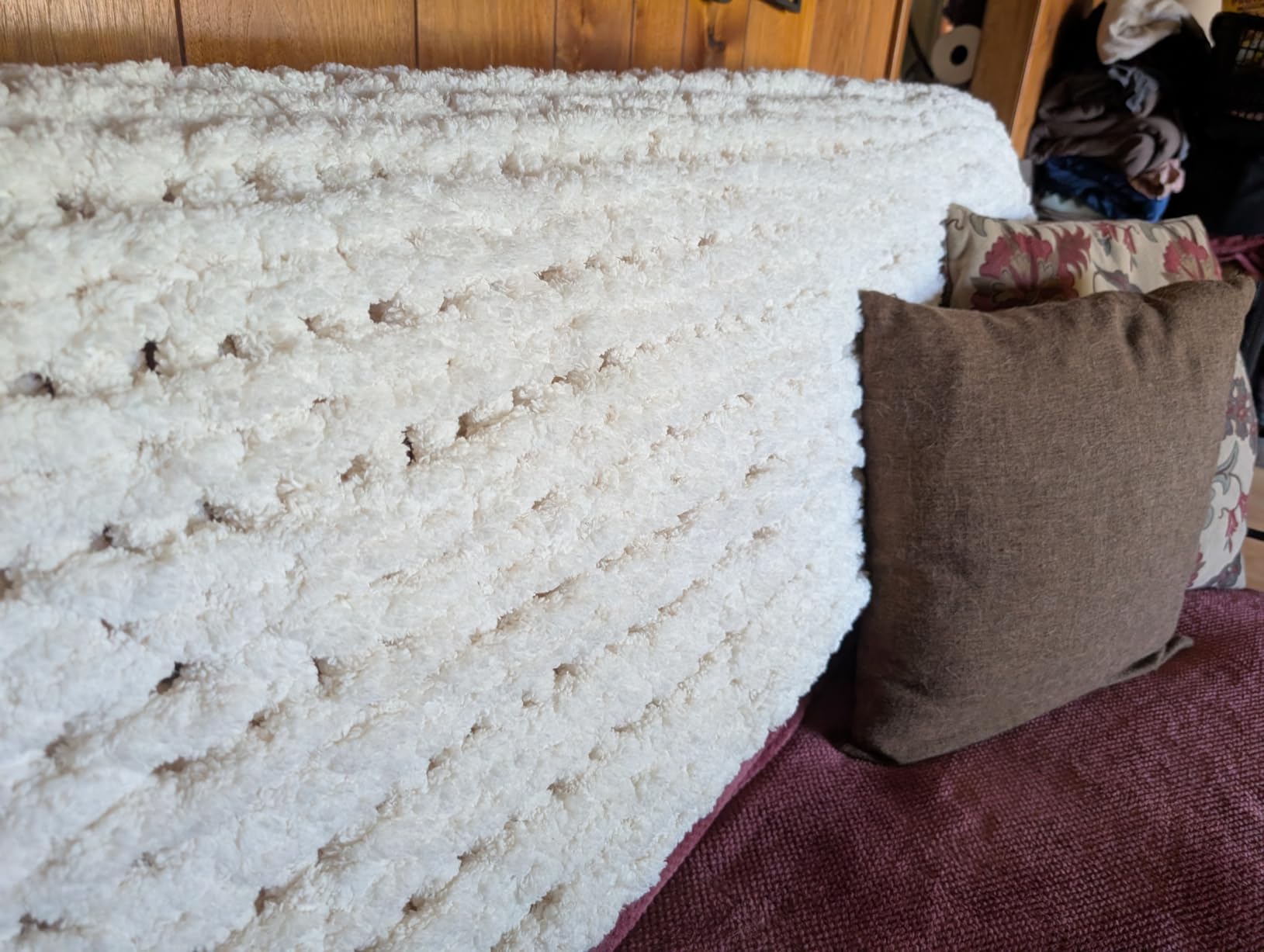 L'AGRATY Chunky Knit Blanket Throw, Soft Chenille Yarn Throw Blanket 50x60, Handmade Cable Knit Crochet Blanket customer photo 1