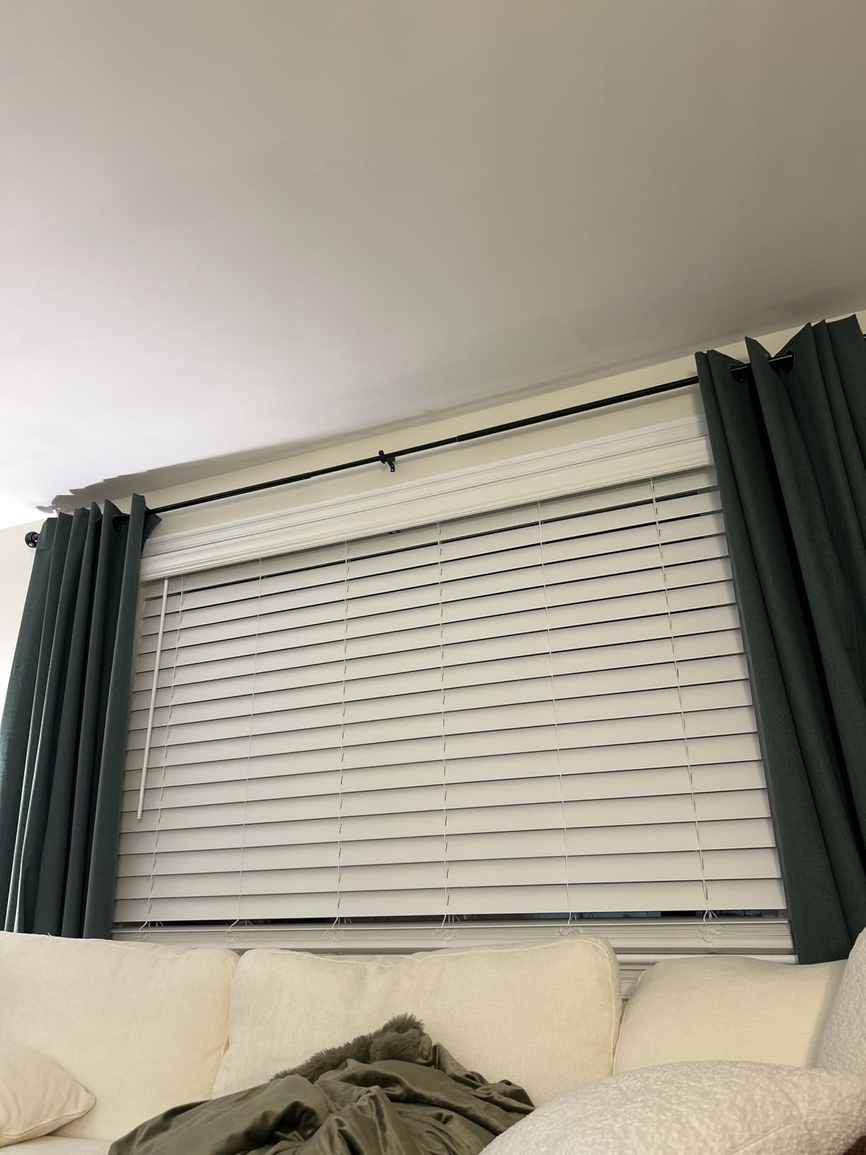 LOTUS & WINDOWARE 2.5-inch Cordless Faux Wood Blind, Plantation Style, 46