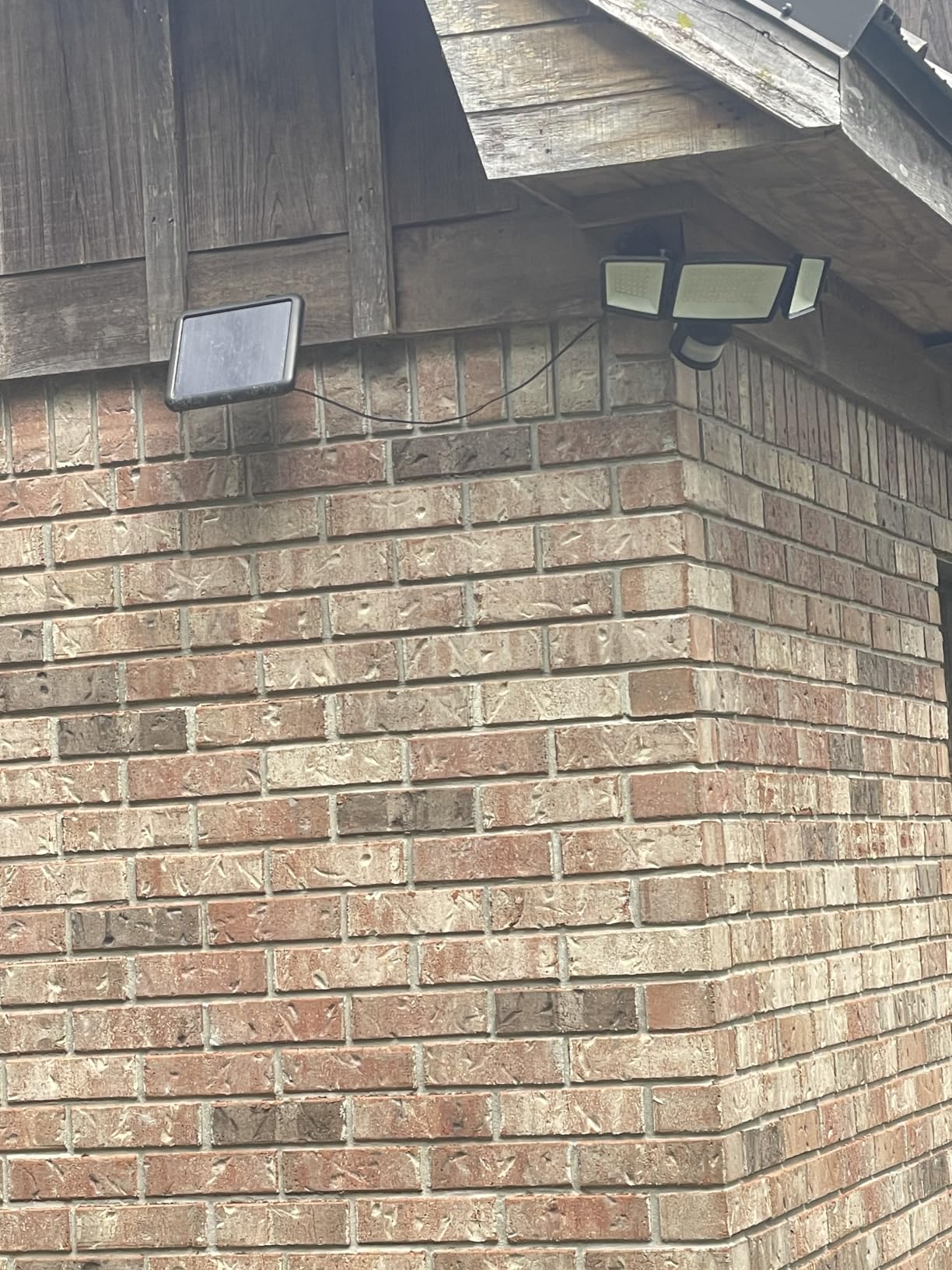 Ensenior 5 Motion Sensor Modes Solar Security Light, 1800LM 270° Wide Angle 3 Heads LED Flood Lights, IP65 Waterproof Wall Lights, Separate Solar Panel Remote Control Solar Lights Outdoor customer photo 2