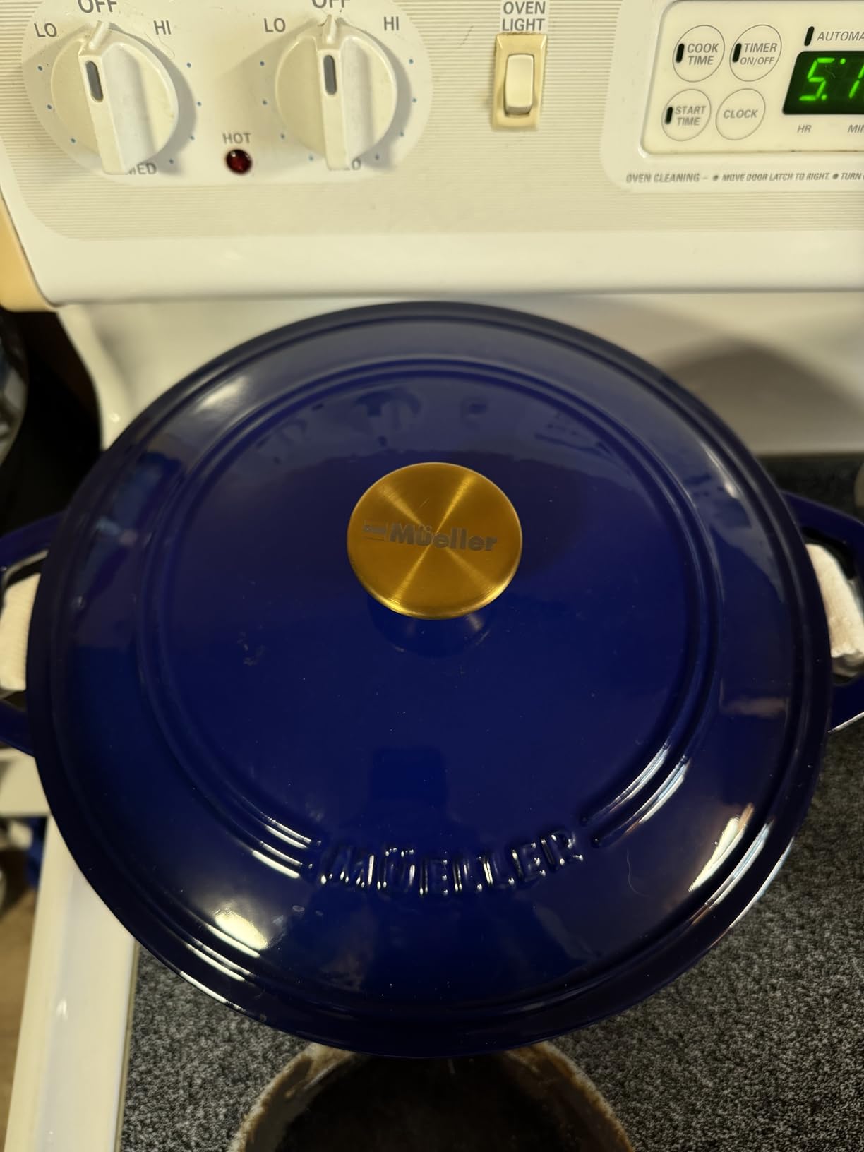 Mueller 6qt Enameled Cast Iron Dutch Oven, Heavy-Duty Casserole and Braiser Pan with Lid and Knob, Oven-Safe up to 500° F & Across All Cooktops, White customer photo 2