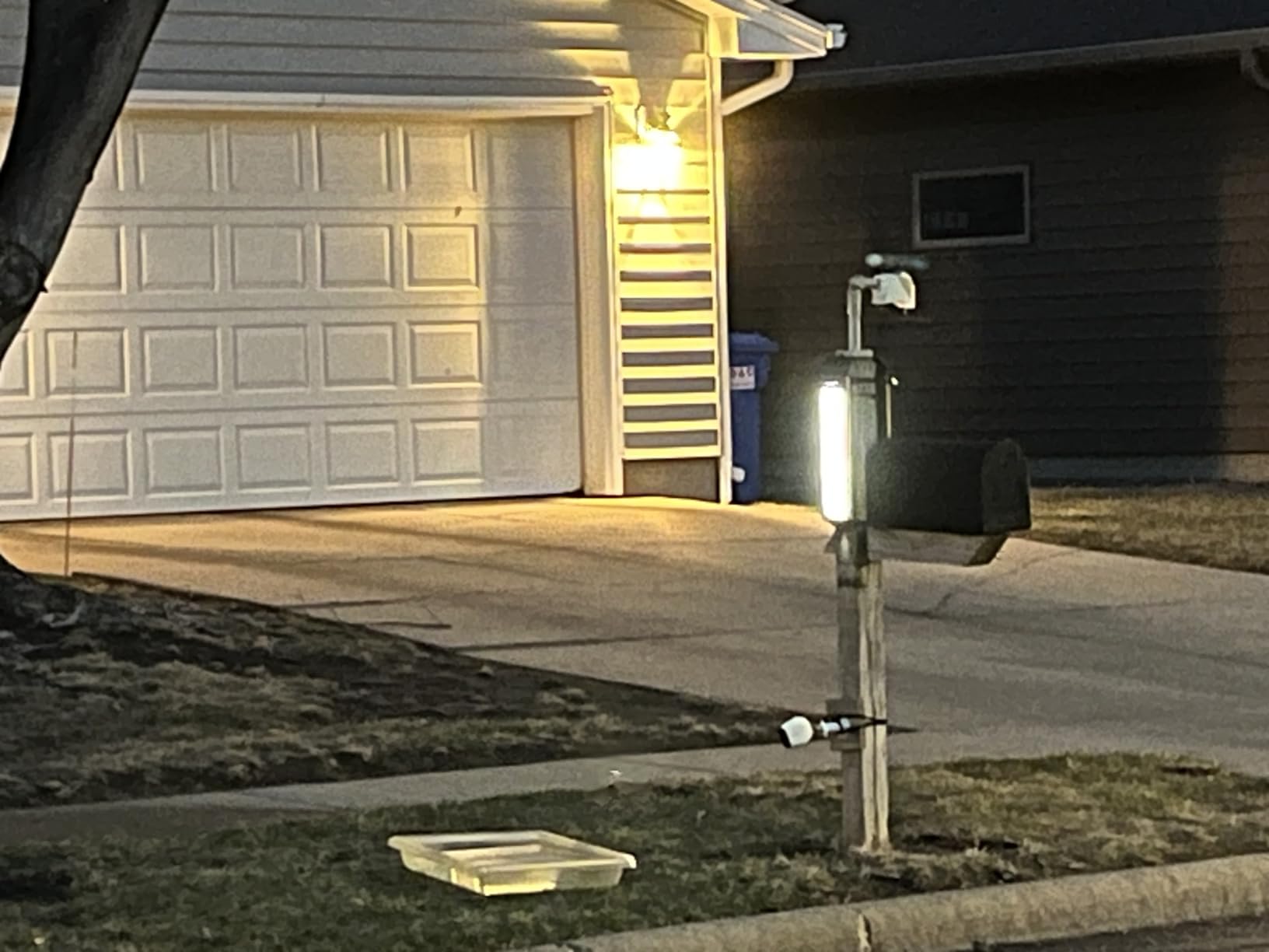 Eyrosa Solar Illuminated LED Lighted Address Sign, House Numbers for Outside Yard Home, Numbers Plaque Outdoor Waterproof, Black customer photo 1