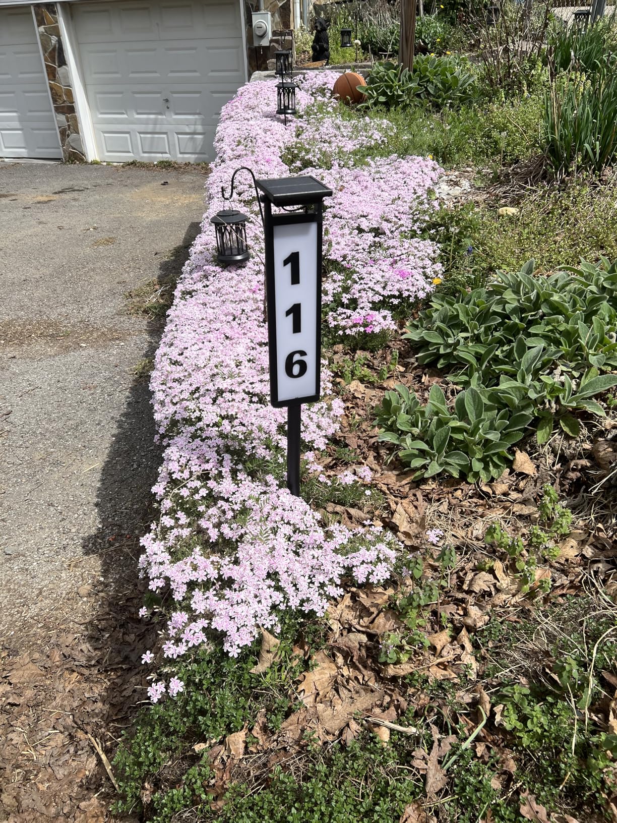 Eyrosa Solar Illuminated LED Lighted Address Sign, House Numbers for Outside Yard Home, Numbers Plaque Outdoor Waterproof, Black customer photo 2