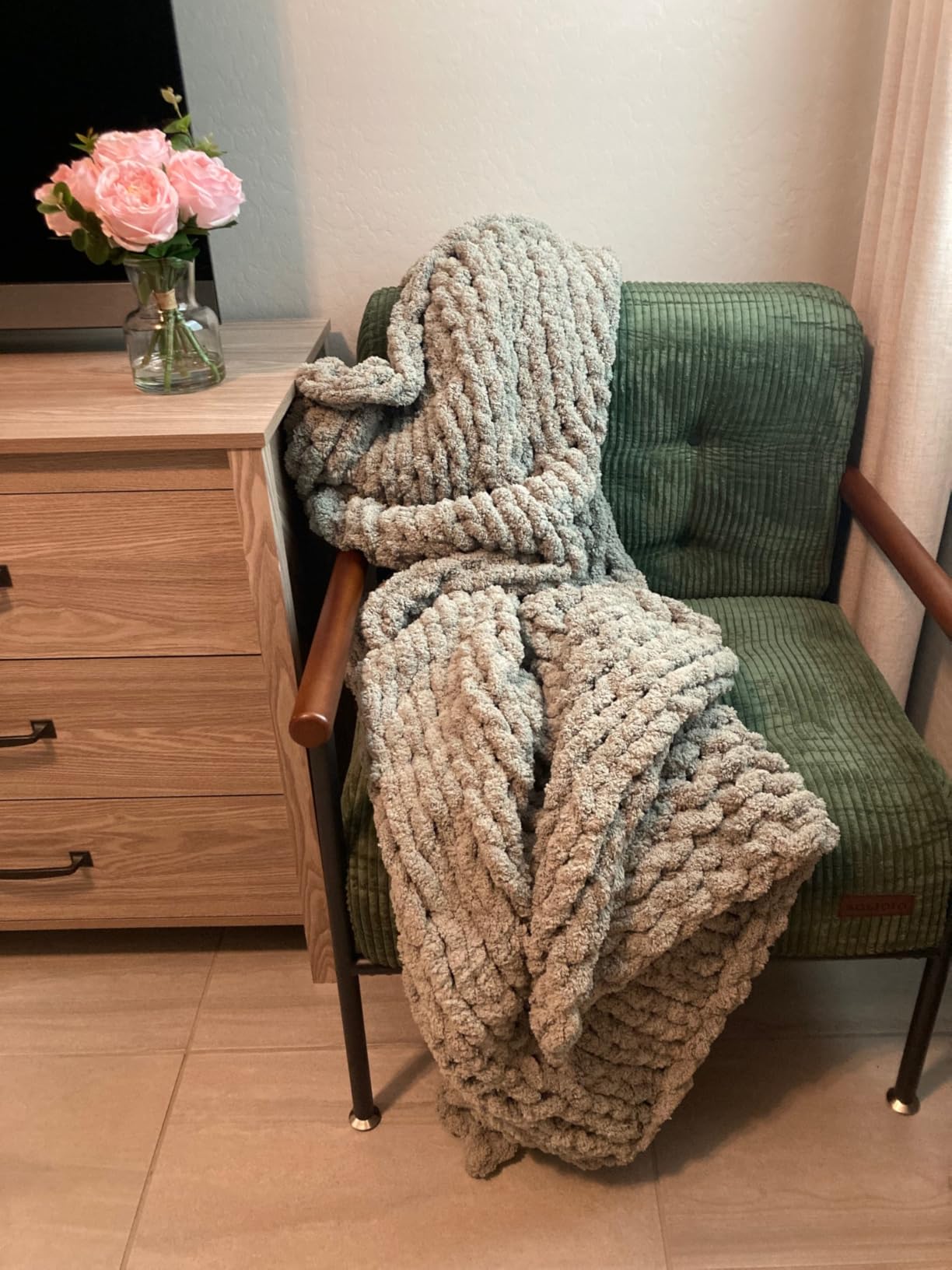 Admitrack Chunky Knit Blanket Throw 51x63, 100% Hand Knit Chenille Throw Blanket for Sofa and Home Decor customer photo 1