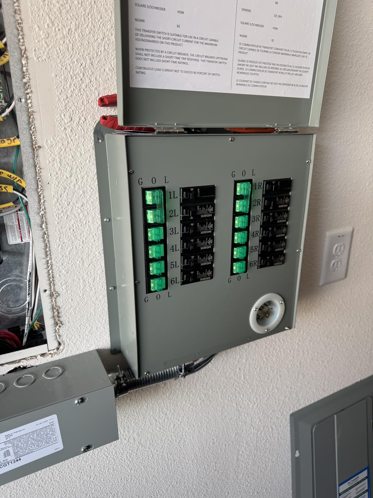 Nature's Generator Manual Transfer Switch 12-Circuits 120/240V 30A Non-Automatic Power Transfer Kit UL Approved customer photo 1