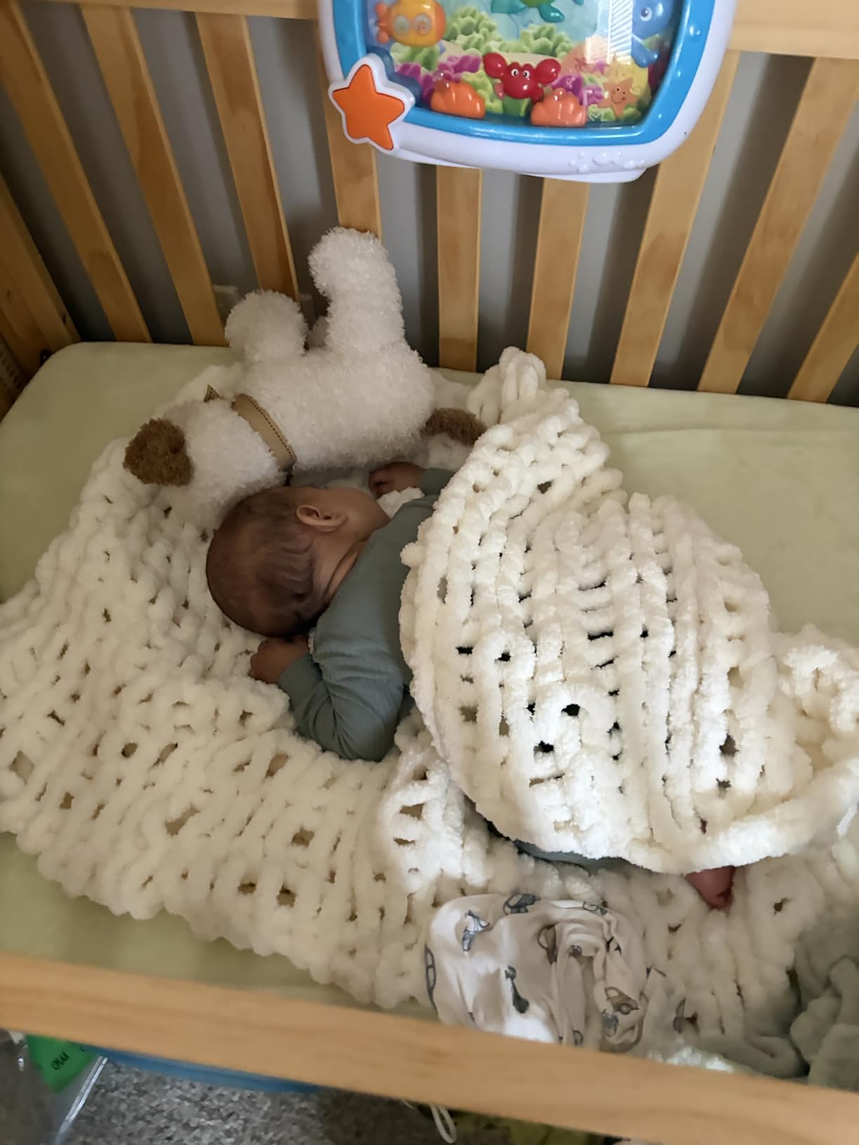 WESHIONGOO Chunky Knit Blanket Throw 51x63 Knitted Throw Blankets for Couch Bed Fluffy Soft Blanket with Jumbo Chenille Yarn customer photo 1