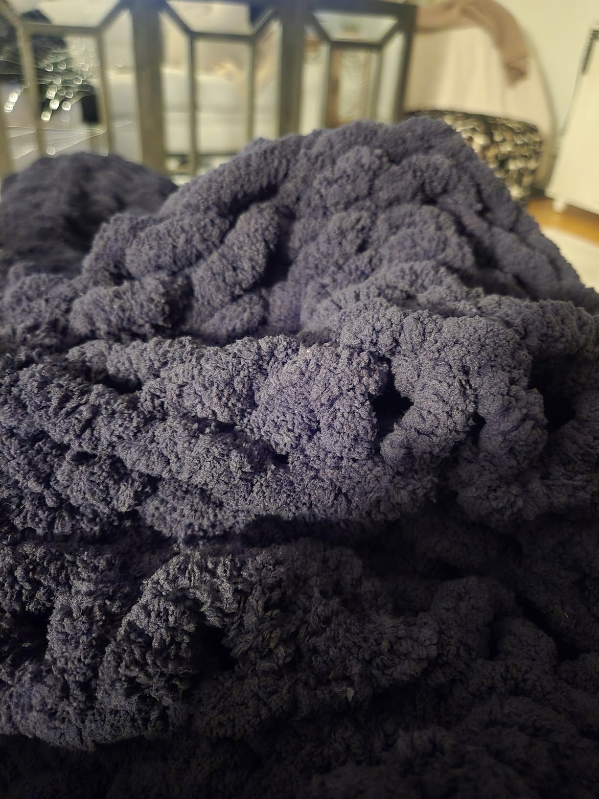 WESHIONGOO Chunky Knit Blanket Throw 51x63 Knitted Throw Blankets for Couch Bed Fluffy Soft Blanket with Jumbo Chenille Yarn customer photo 2