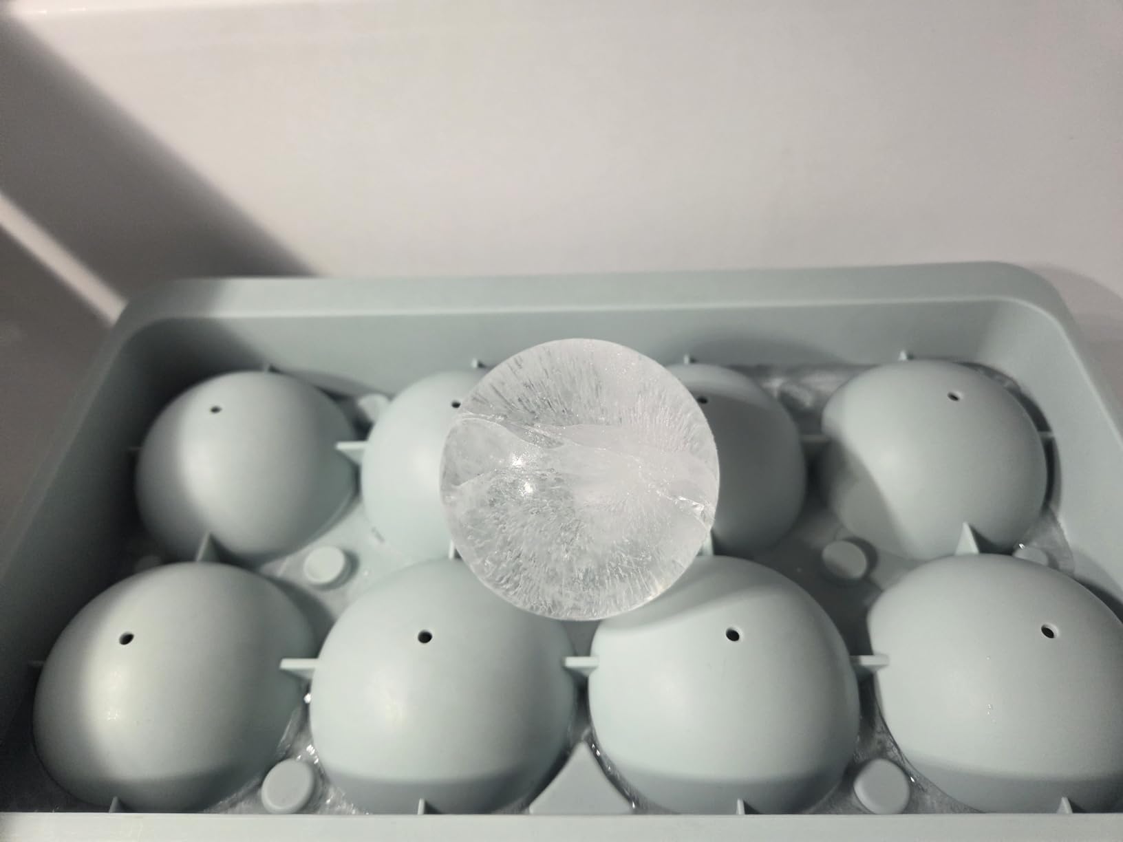 WIBIMEN Large Ice Cube Molds, Big Round Whiskey Ice Cube Trays for Freezer, Easy to Fill & Release, Whiskey Bourbon Cocktail(1.9In*6 Balls- Blue/2 Pack) customer photo 1