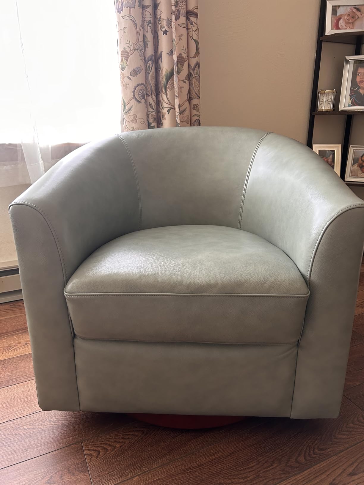 HULALA HOME Genuine Leather Swivel Barrel Chair, Round Swivel Accent Chair with Solid Wood Base, No Assembly Required, Sage customer photo 2