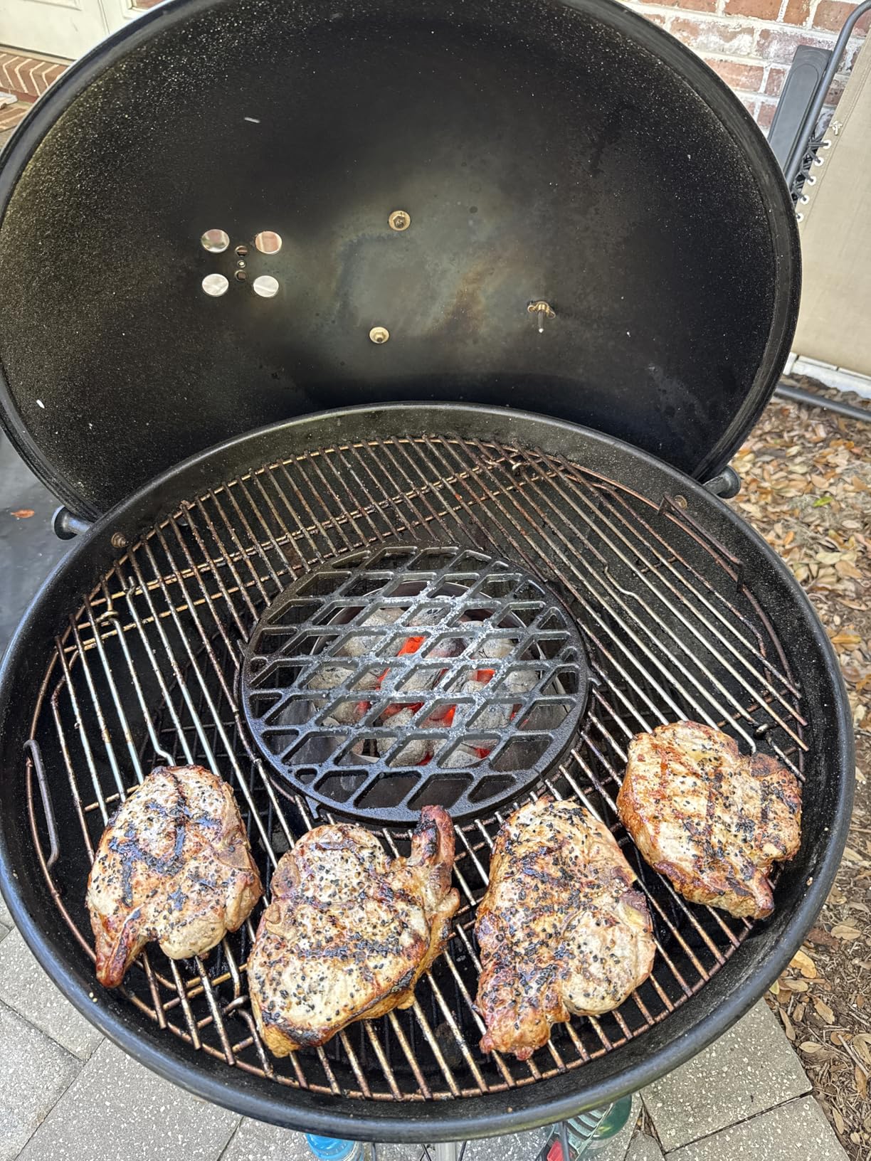 Weber Master-Touch Charcoal Grill, 26-Inch, Black customer photo 2