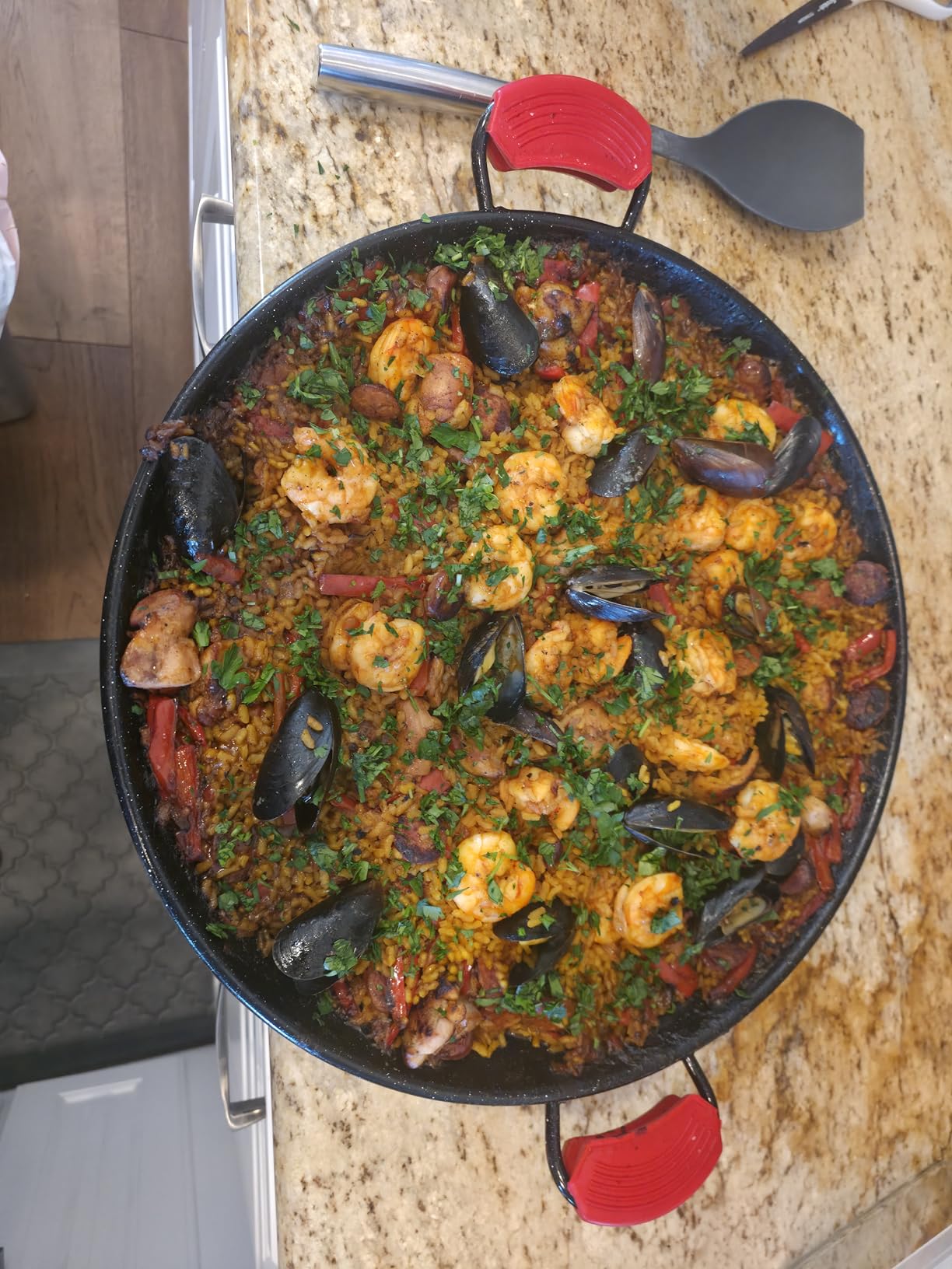 Paelluxe Paella Pan - Enamelled, No-Rust Steel Skillet, Easy-to-Clean for Propane & Gas Burners, 13 Inch for 6 Servings customer photo 1