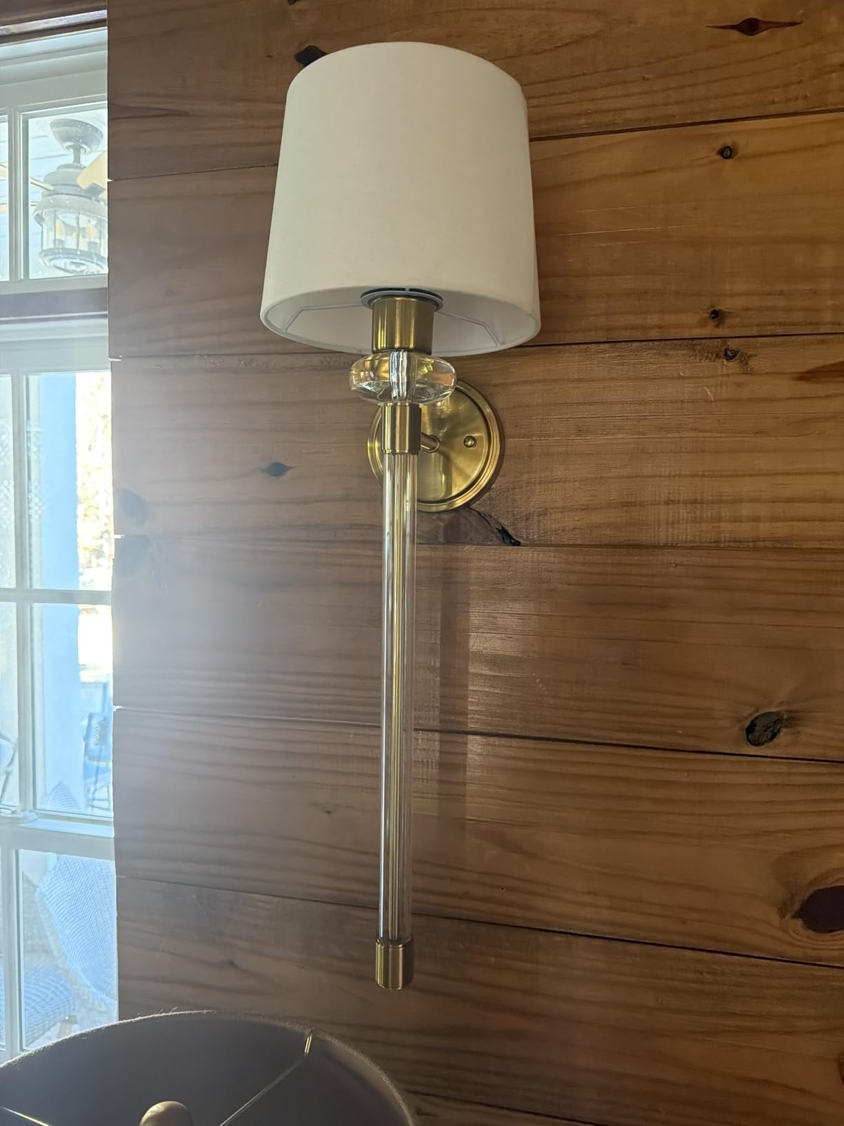 SAFAVIEH Lighting Collection Athene Brass/Clear Vertical Wall Sconce Set of 2 Light Fixture, with White Shade Ideal for Bathroom, Entryway, Vanity, Foyer, Hallway, Living Room (LED Bulbs Included) customer photo 2