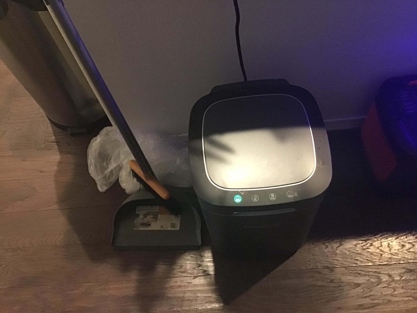 Reencle Prime Electric Composter - 14L Kitchen Composter, Decomposes Up to 2.2 lbs Food Waste Daily, Odorless Indoor Composting with Whisper-Quiet Technology & Rapid Decomposition (Silver) customer photo 2