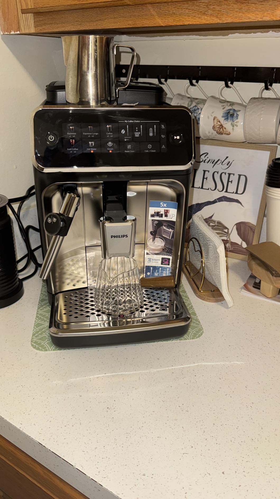 Philips 3300 Series Fully Automatic Espresso Machine with LatteGo Milk System and integrated grinder, 6 Hot & Iced Coffee Pre-Sets, SilentBrew, 15-Bar Pressure, Glossy Black (EP3341/50) customer photo 2