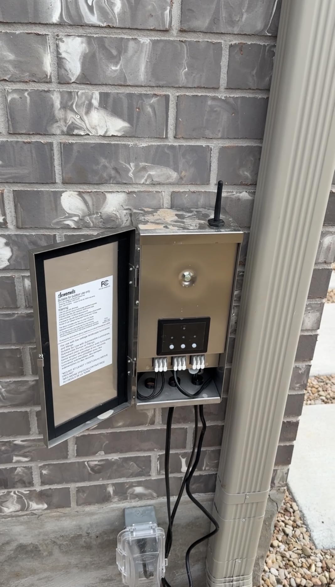 DEWENWILS 300W Wi-Fi Low Voltage Landscape Transformer with 3 Zones, Smart Transformer, 120V AC to 12V/14V AC customer photo 1