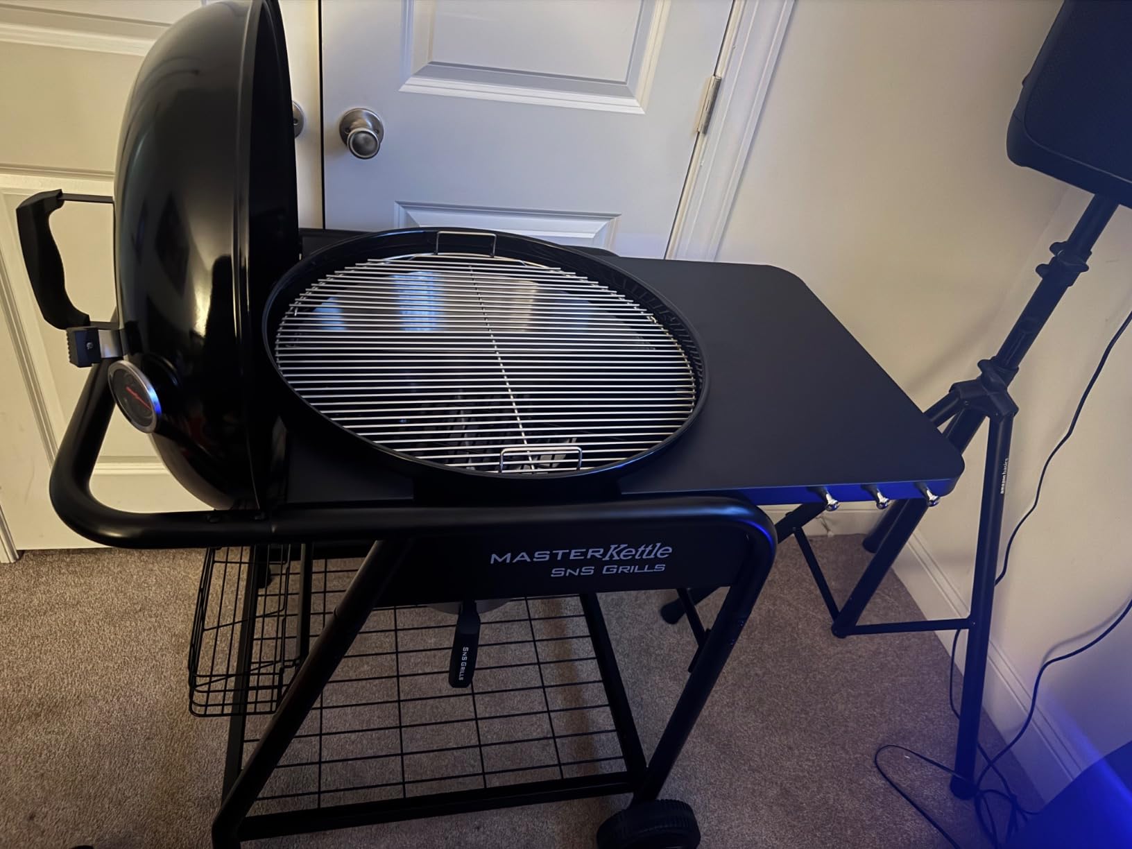 SnS Grills 22-Inch Charcoal Grill and Smoker - MasterKettle with Patented Slow 'N Sear Deluxe Insert customer photo 2