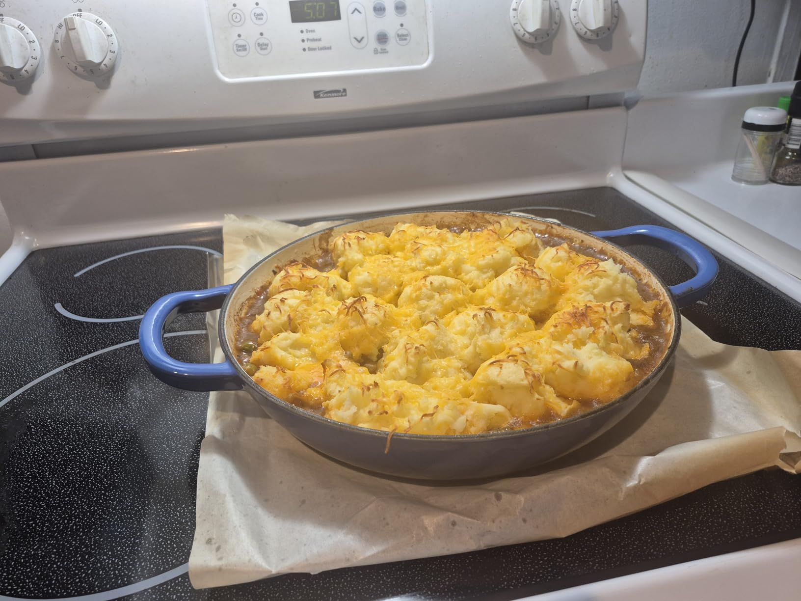 Overmont Enameled Cast Iron Dutch Oven - 3.8 Quart Dutch Oven Pot with Lid - Shallow Cookware Braising Pan - Cast iron Casserole with Cookbook & Heat-resistant Caps - Oven Safe up to 500° F customer photo 1
