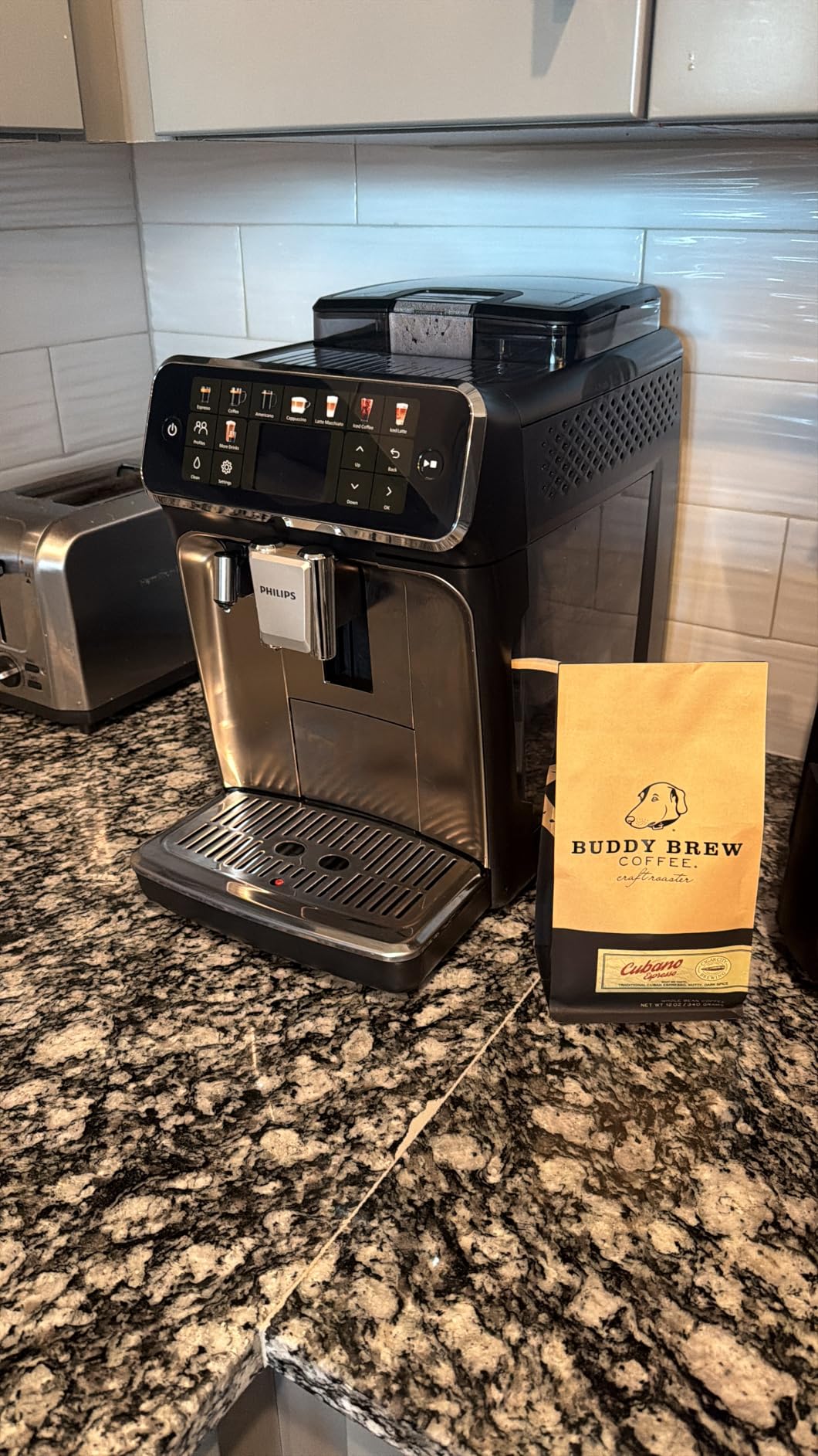 Philips 5500 Series Fully Automatic Espresso Machine, LatteGo Milk System, Integrated Grinder, 20 Hot & Iced Coffee Pre-Sets, SilentBrew customer photo 2