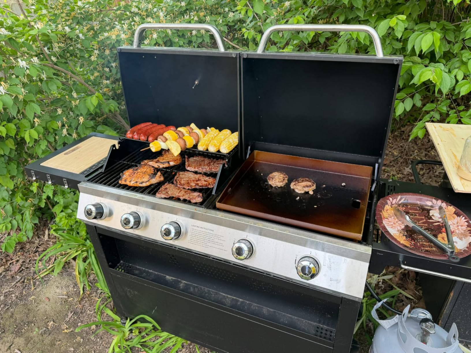 Captiva Designs Propane Gas Griddle Grill Combo with Porcelain-Enameled Cast Iron Grate & Cast Iron Pan, Dual BBQ Grill With Flat Top Griddle for Outdoor Kitchen & Backyard Barbecue,696 SQIN Cook Area customer photo 1