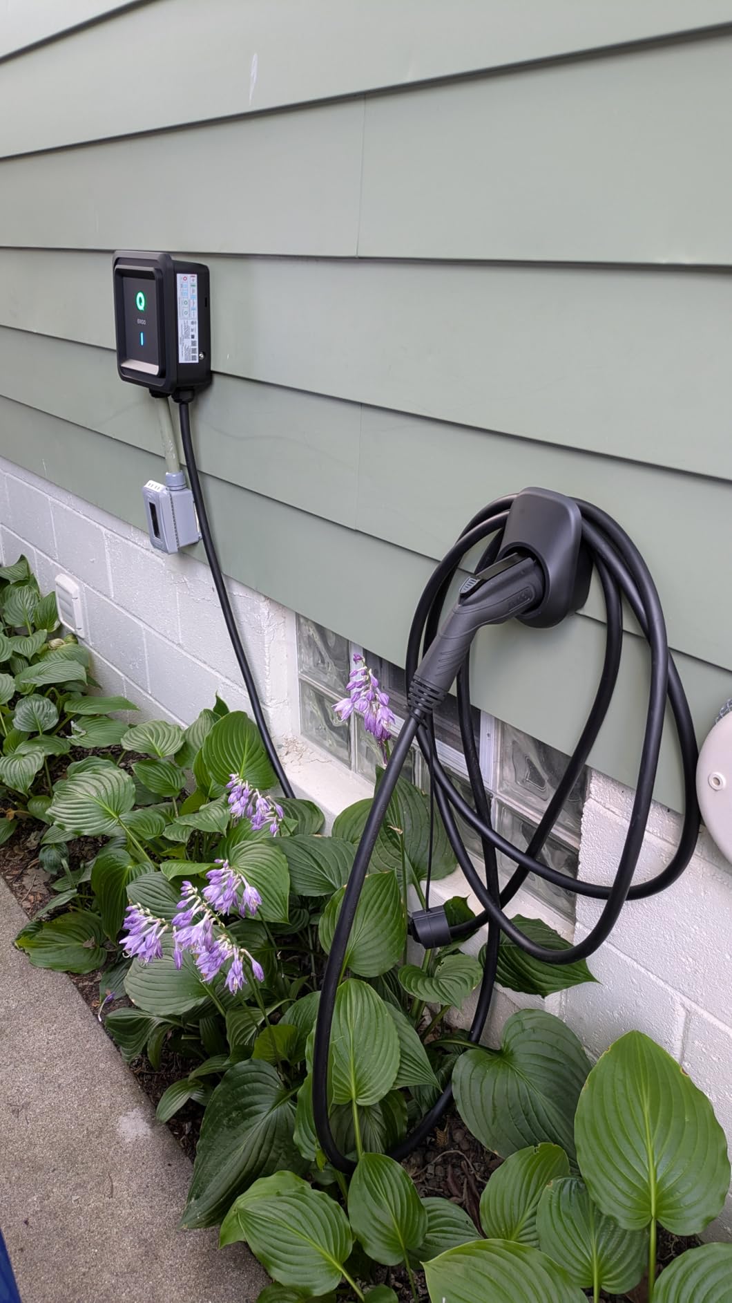 EVIQO Level 2 EV Charger, 40 Amp 240V, J1772 for Non-Tesla EVs, 25ft Cable, WiFi Smart App, Weatherproof Indoor/Outdoor, UL & ETL Certified, NEMA 14-50 Plug-in, 9.6kW customer photo 1
