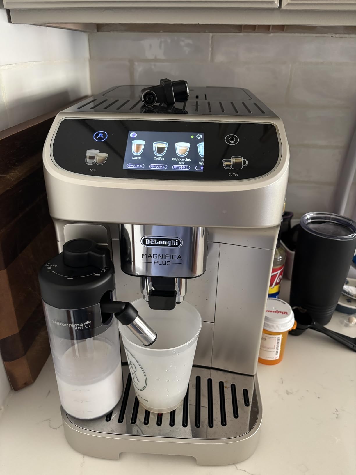De'Longhi Magnifica Plus Fully Automatic Espresso Machine - Brew 18+ One Touch Coffee Recipes for up to 4 User Profiles, Automatic Milk Steam Wand & Built-in Grinder, Touchscreen Display customer photo 1