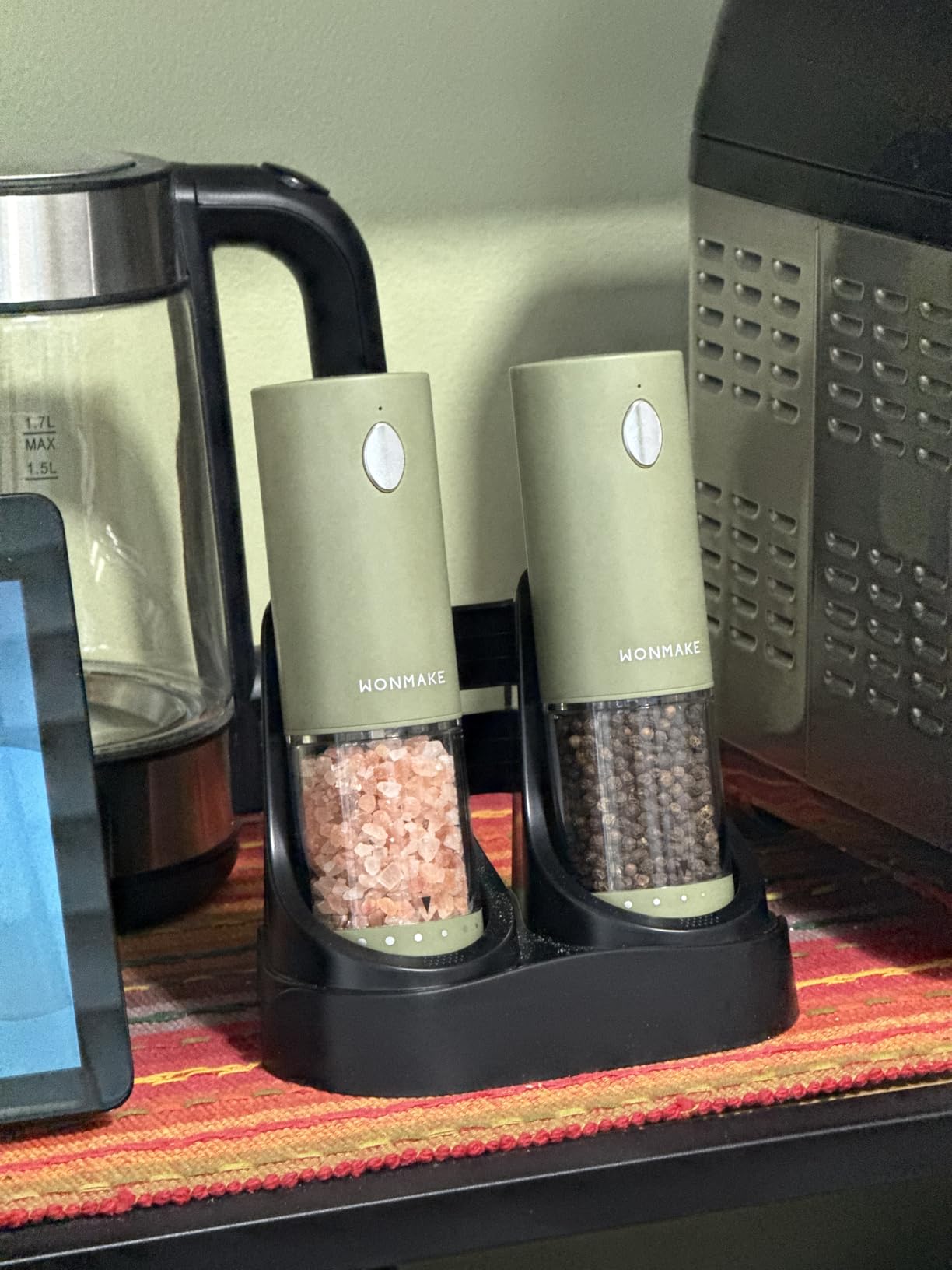 Electric Salt and Pepper Grinder Set - Automatic Refillable Salt and Pepper Grinders with Charging Base & LED Light, Adjustable Coarseness, One-handed Easy Operation, Ideal Kitchen Gadget customer photo 2