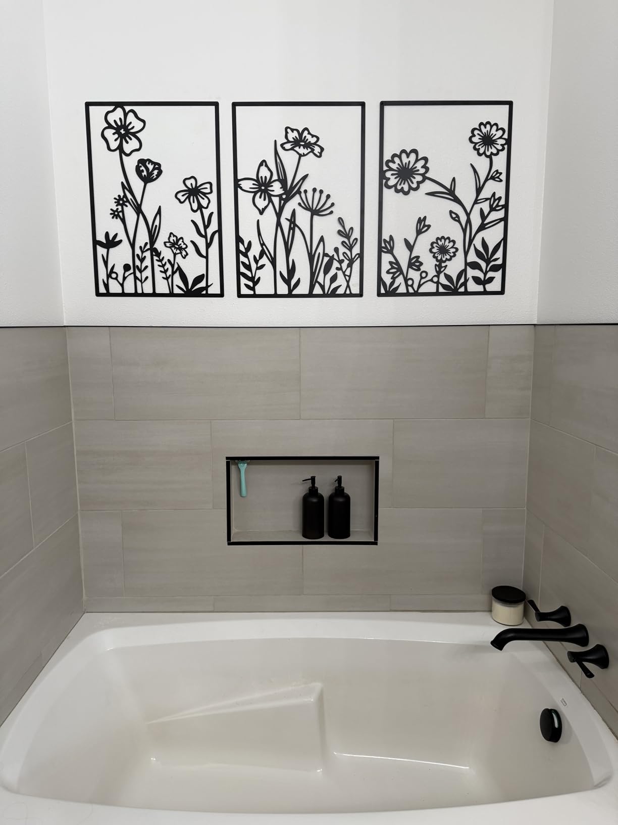 Sokurdeg Black Metal Flowers Wall Decor, Minimalist Floral Wall Hanging Art, Black Abstract Line Wall Art Sculptures for Bedroom Bathroom Living Room (4 Pcs, 12 x 17 in) customer photo 2