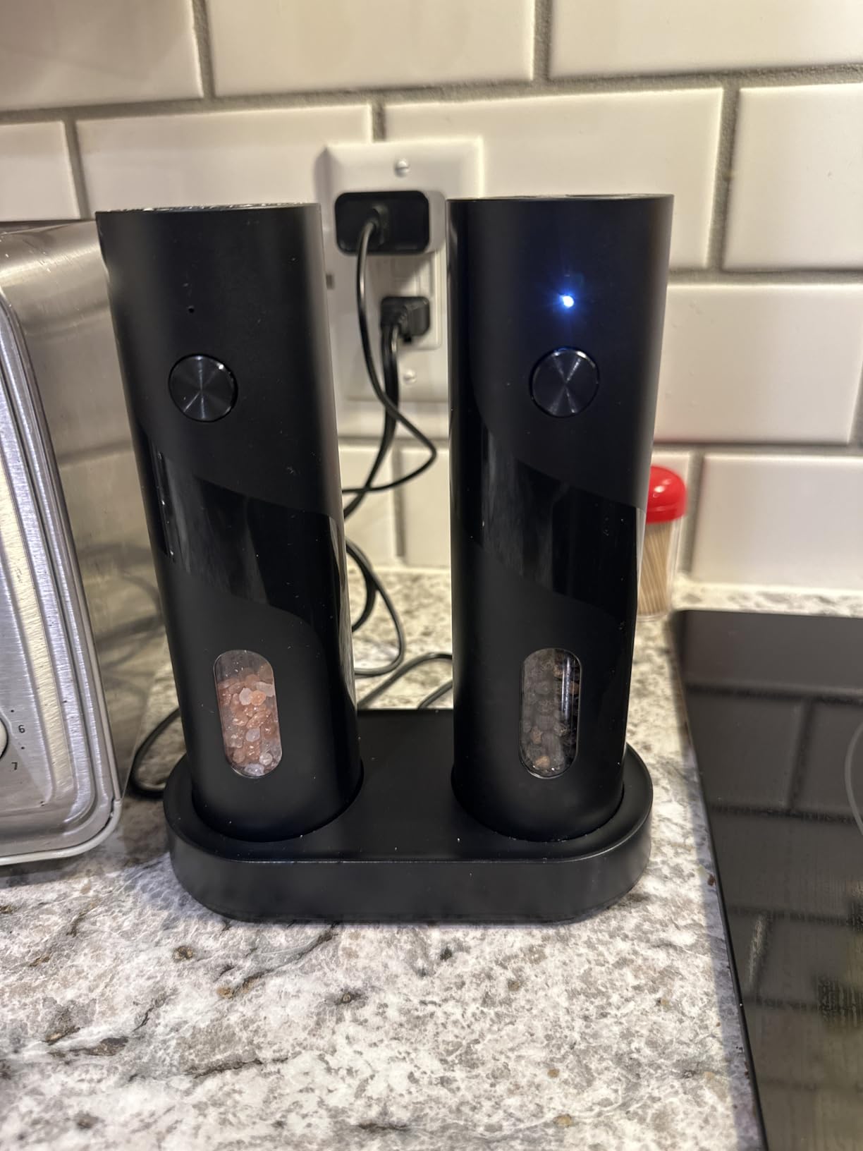 CIRCLE JOY Electric Rechargeable Salt and Pepper Grinder Set Top-Refill Automatic Pepper Mill Grinder with Charging Base, Adjustable Coarseness, Easy Filling Larger Capacity with Led for Home Kitchen customer photo 1