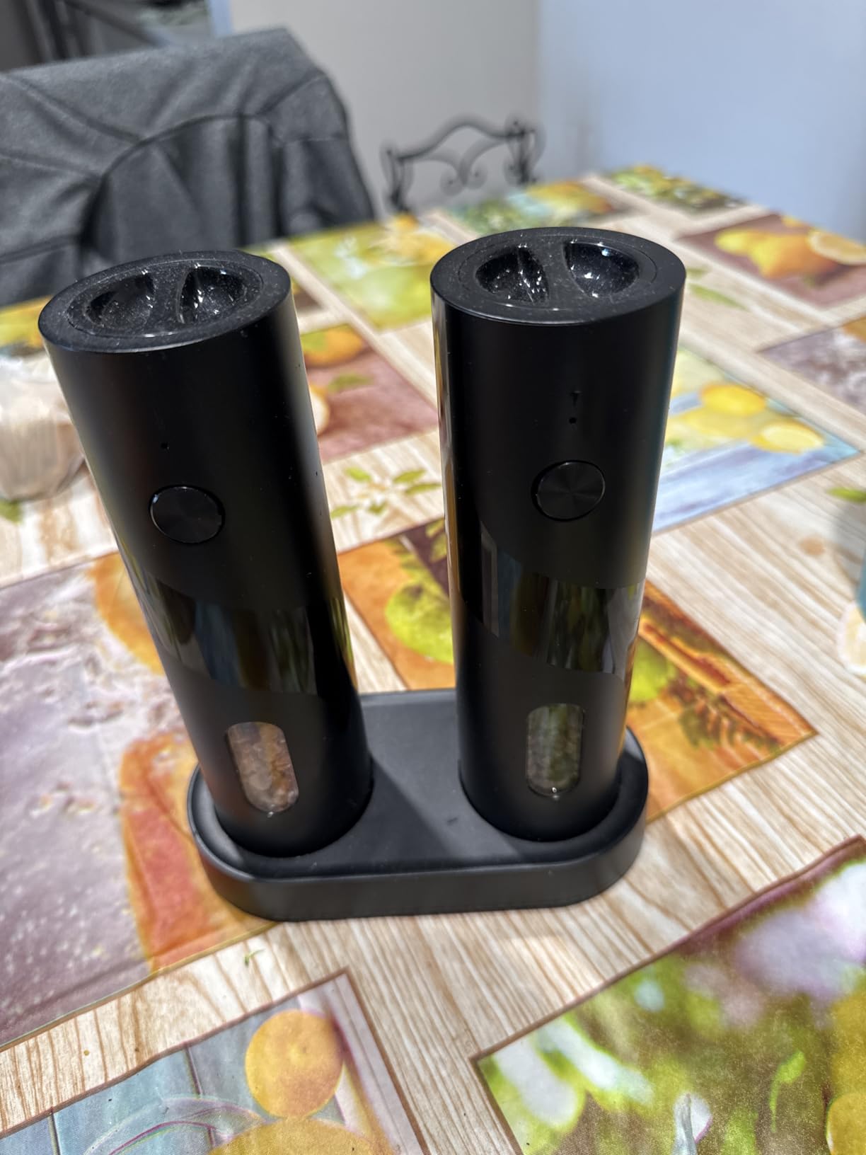 CIRCLE JOY Electric Rechargeable Salt and Pepper Grinder Set Top-Refill Automatic Pepper Mill Grinder with Charging Base, Adjustable Coarseness, Easy Filling Larger Capacity with Led for Home Kitchen customer photo 2