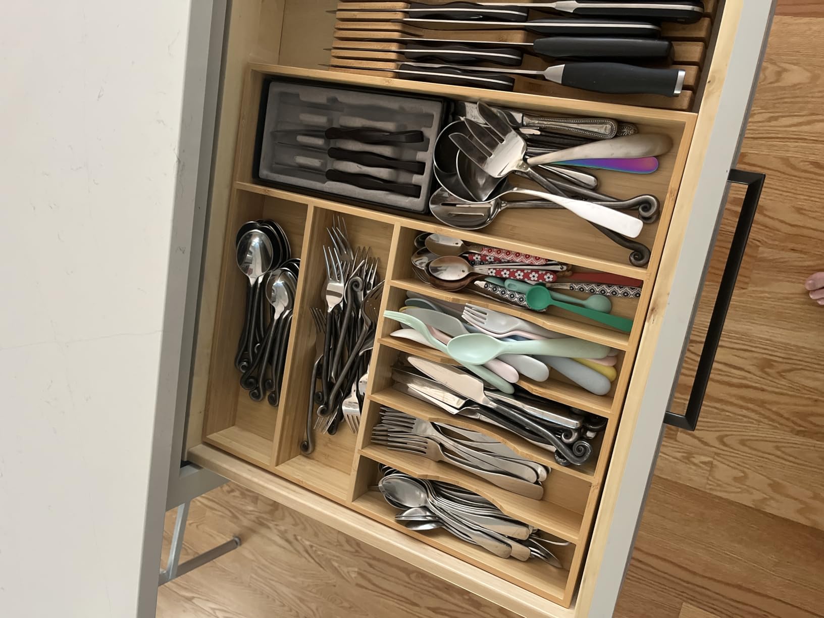 Umilife Extra Large Expandable Kitchen Silverware Utensils Drawer Organizer, 19