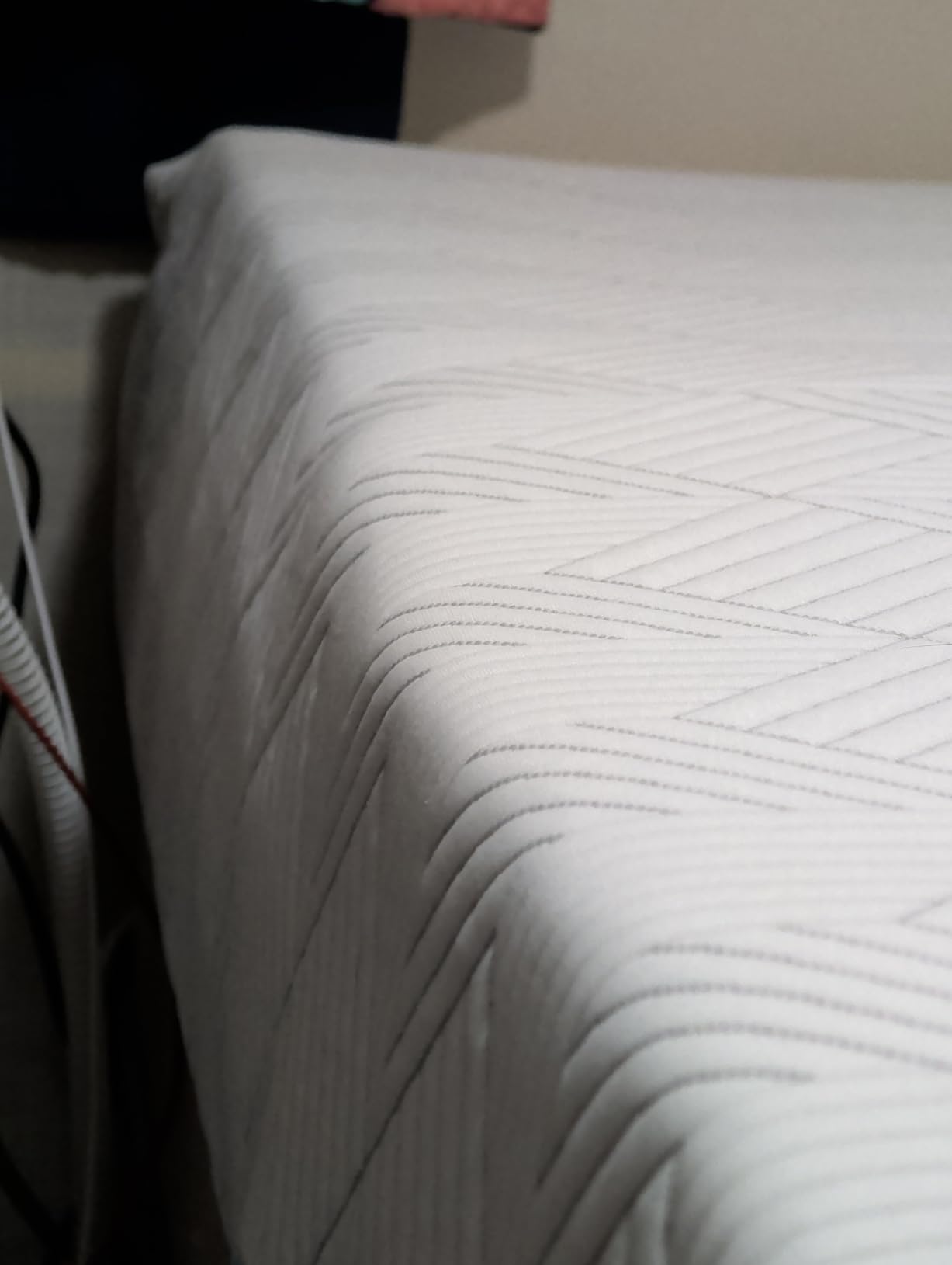 FATHOM Medium Queen Mattress 12 Inch Memory Foam Mattress Queen Size Bed in a Box for Back Pain Relief and Cool Sleep with Gel Foam and Removeable Fiberglass Free Cover, CertiPUR-US Certified customer photo 2