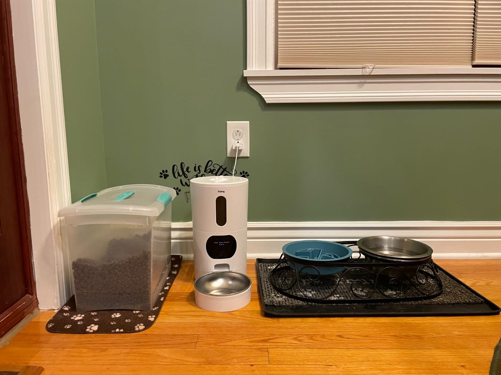 Automatic Dog Feeder Large Breed with Camera - 12L/50 Cups 5G WiFi App Control Dog Food Dispenser, HD 1080P Video with Night Vision by Yakry customer photo 1