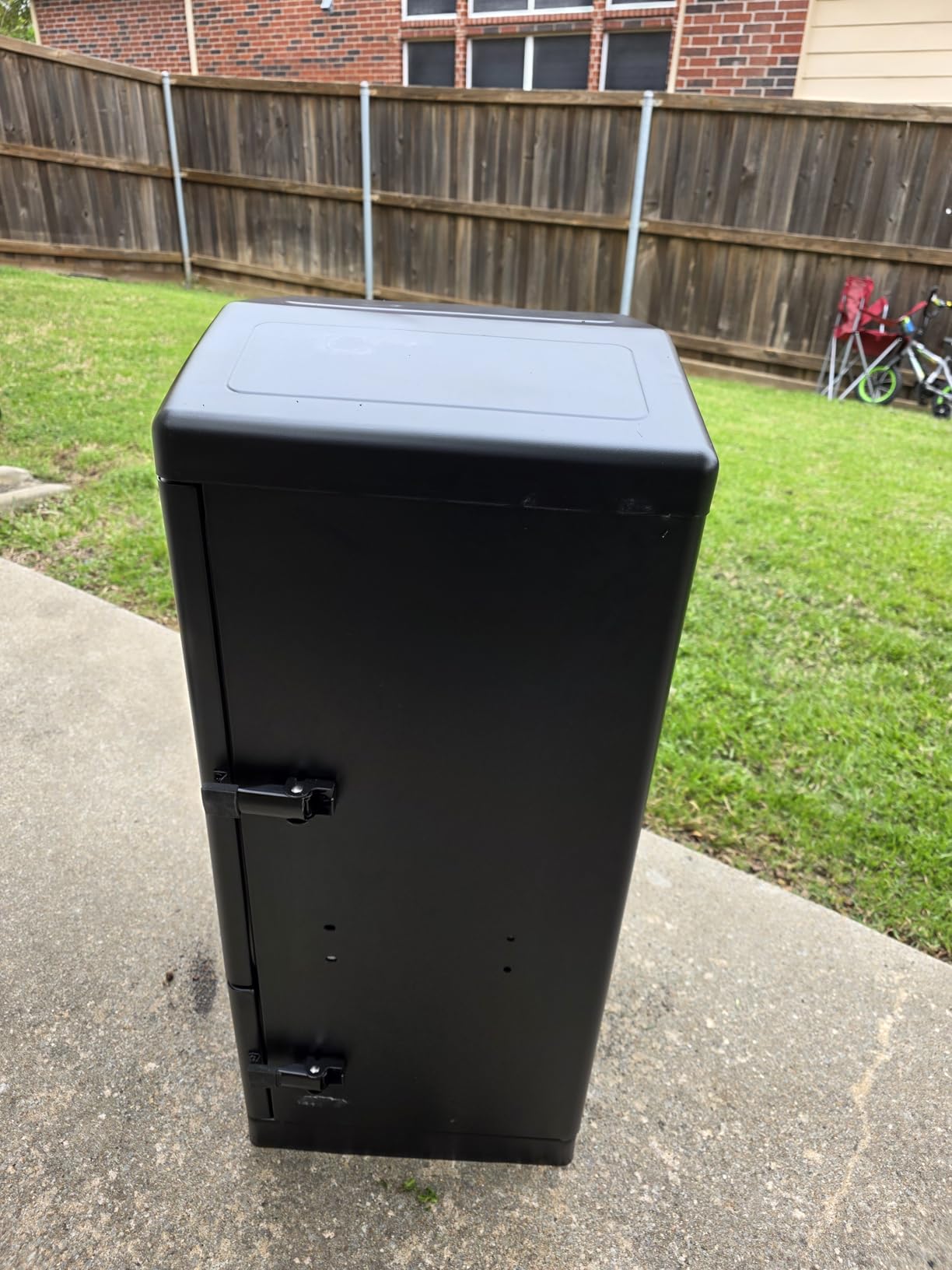 Large Vertical Propane Smoker Grill 4-Rack Outdoor Gas BBQ Smoker with Temperature Control, Heavy Duty Design & Weather-Resistant Cover for Meat, Fish, Ribs customer photo 1
