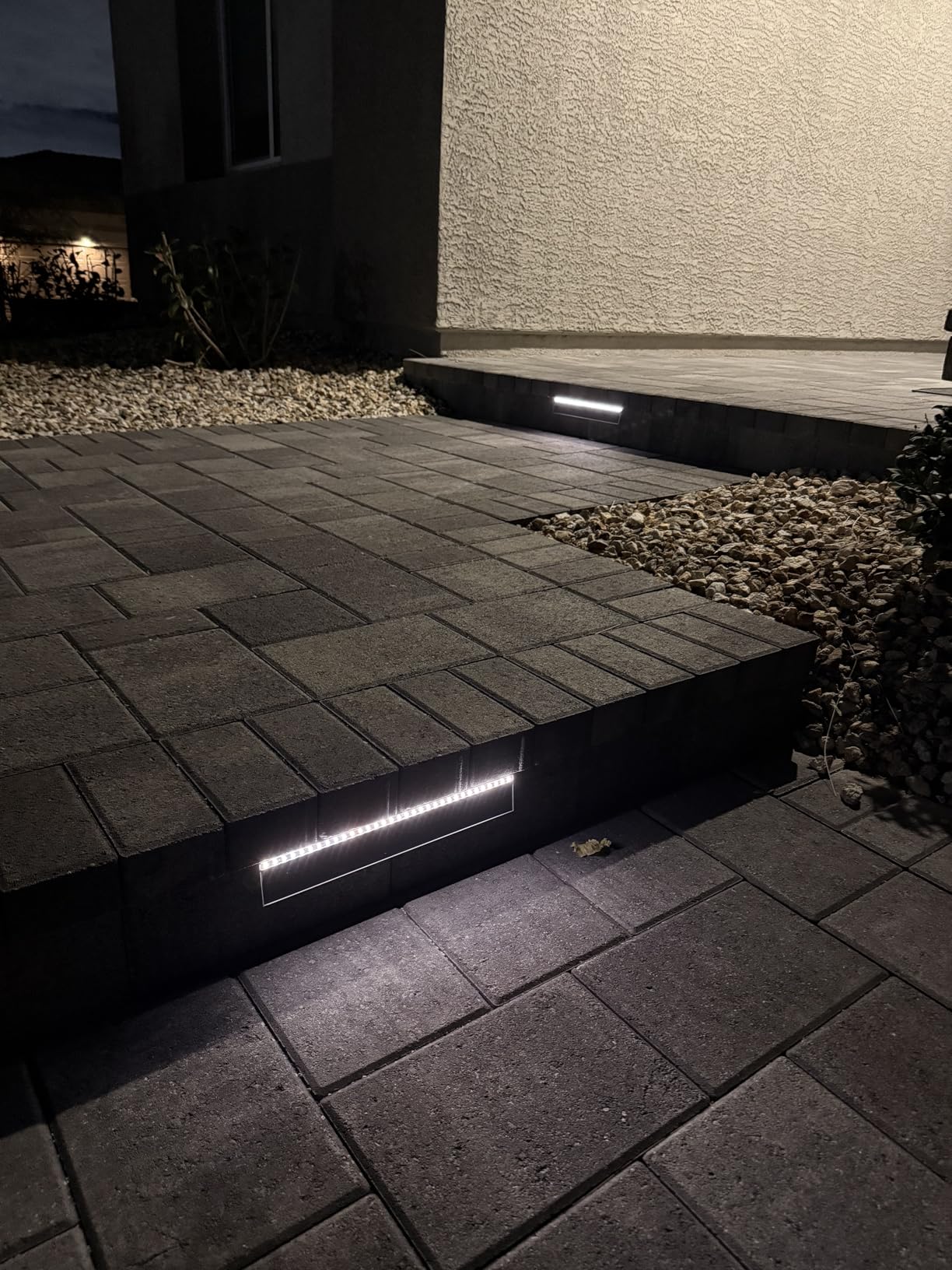 SHONELIGHTING Solar Step Lights for Outside, 33 Focused-Beam High-Brightness LEDs, Waterproof Aluminum Outdoor Stair Light for Risers, Curbsides, Poolsides, Planter Edges (Warm White, 6 Pack) customer photo 2