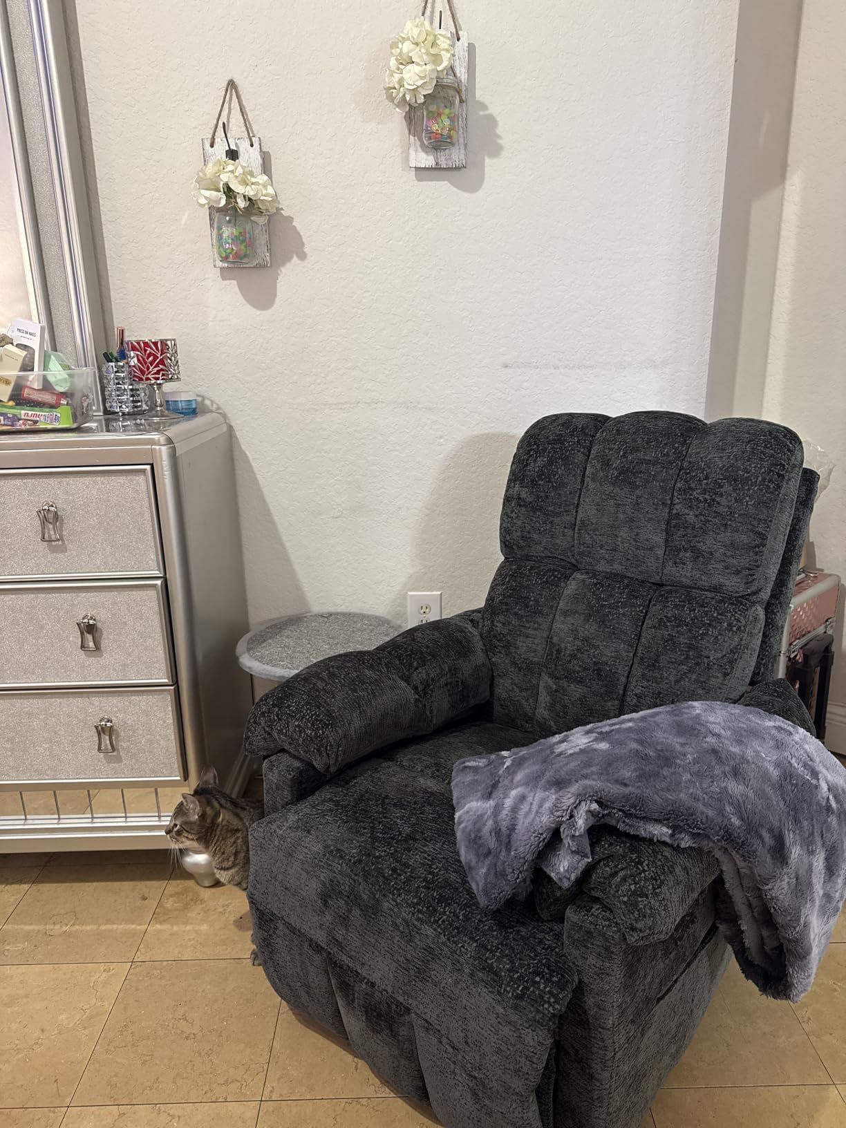 Korser Recliner Chair, Swivel Rocker Recliner Chair for Adults, Small Recliners for Small Spaces, Upholstered Manual Recliner with Side Pockets, Nursery Rocking Chair for Living Room, Chenille, Beige customer photo 2