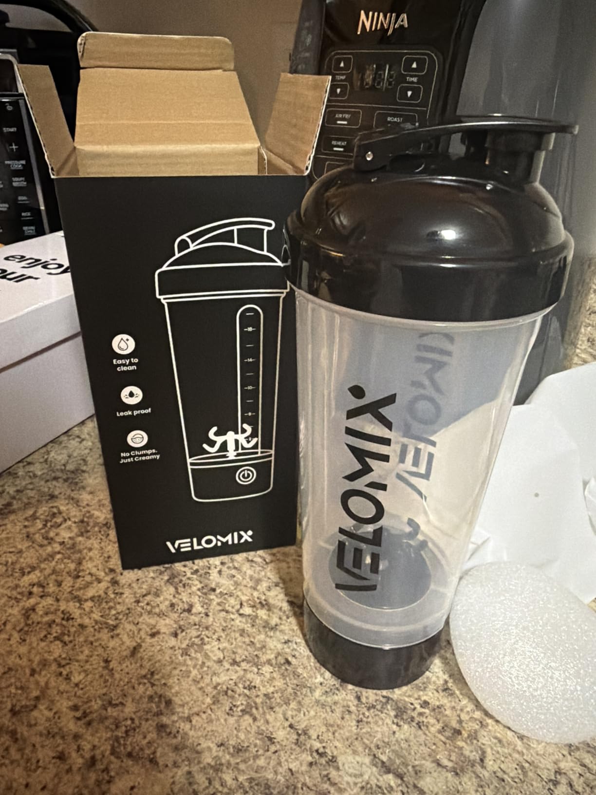 VELOMIX Electric Protein Shaker Bottle - 24 oz | USB-C Rechargeable | Leak Proof Shaker Cups for Protein Shakes | Portable Blender for Shakes and Smoothies (Electric-Transparent) customer photo 2