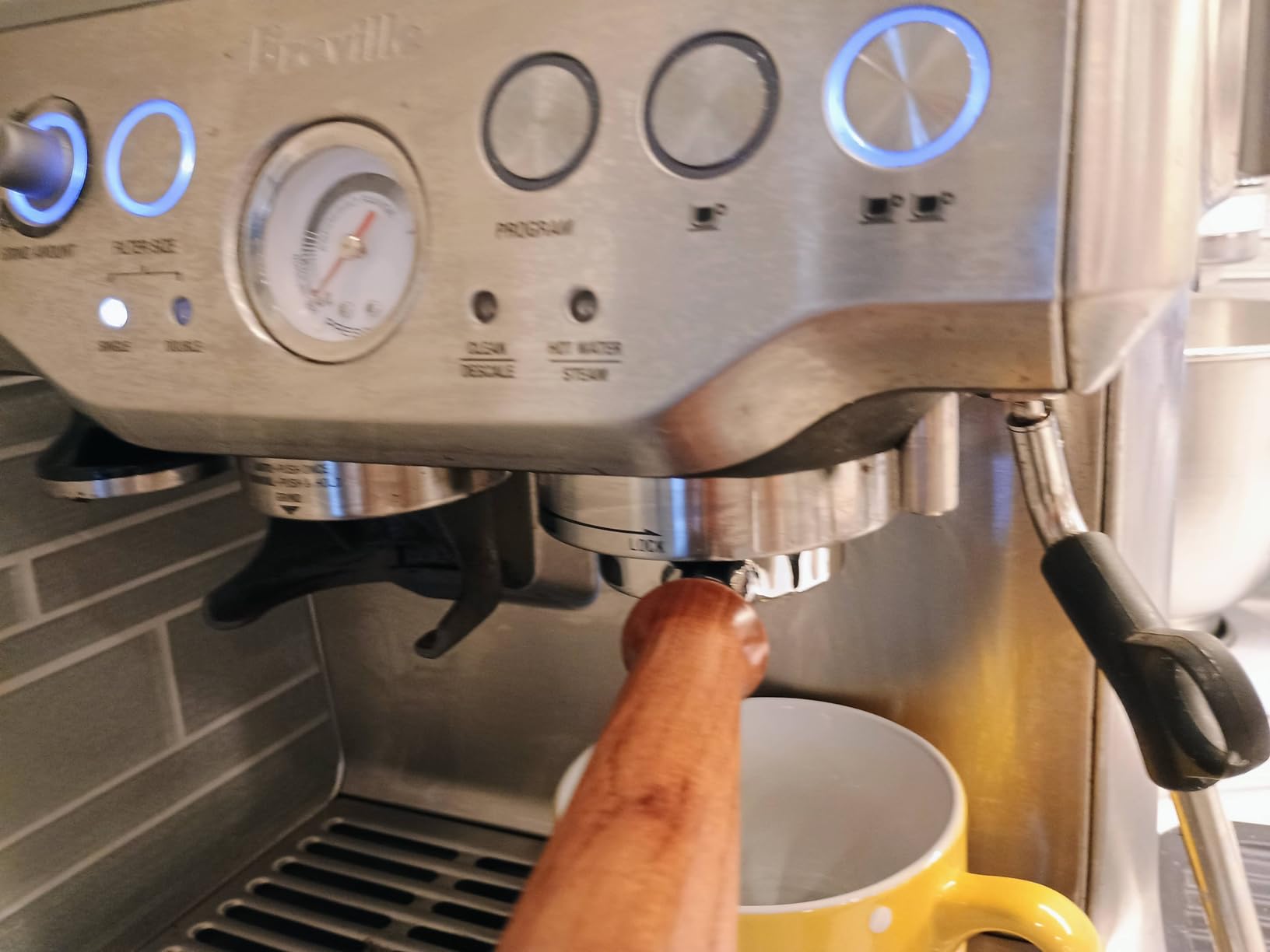 54mm Bottomless Portafilter Compatible with Breville Barista Express, Pro, Touch, Bambino Plus & Infuser - Naked Portafilter with 18g Precision Basket - Ergonomic Rosewood Handle | BRESYIA customer photo 1