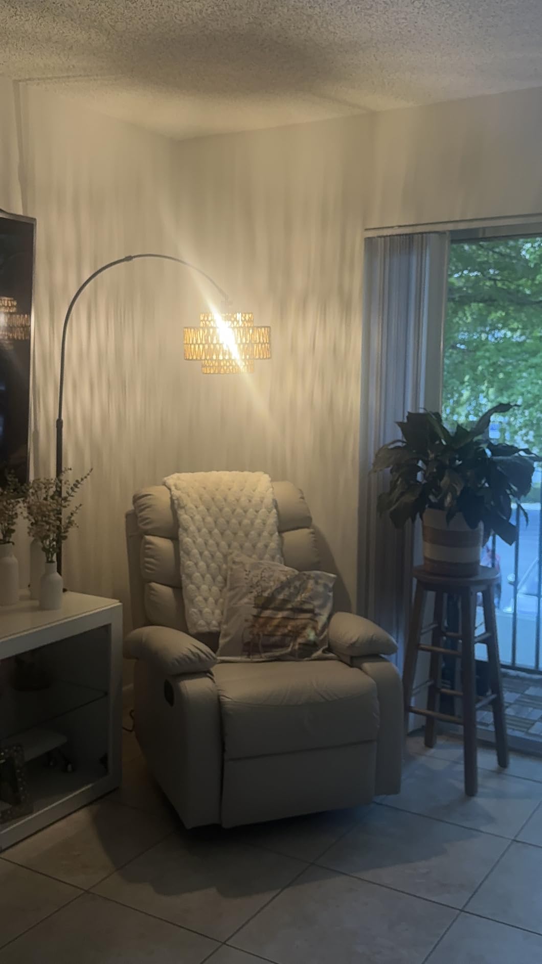 HMVPL Gold Floor Lamp for Living Room, Arched Floor Lamp with Remote, Boho Rattan Standing Lamp with Dimmable Bulb, Mid Century Tall Lamp for Bedroom Reading Behind Couch Office (Height Adjustable) customer photo 2