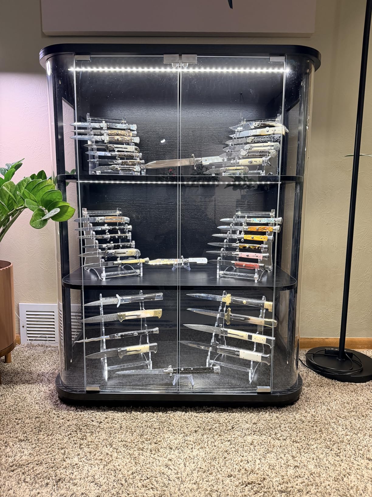 BROTTAR Rounded Display Cabinet with Glass Door, 3-Tier Curio Cabinet with 3 Color Lights for Collectibles, Glass Display Case with Transparent Full-Display Surface, Human Body Sensor, Black customer photo 1