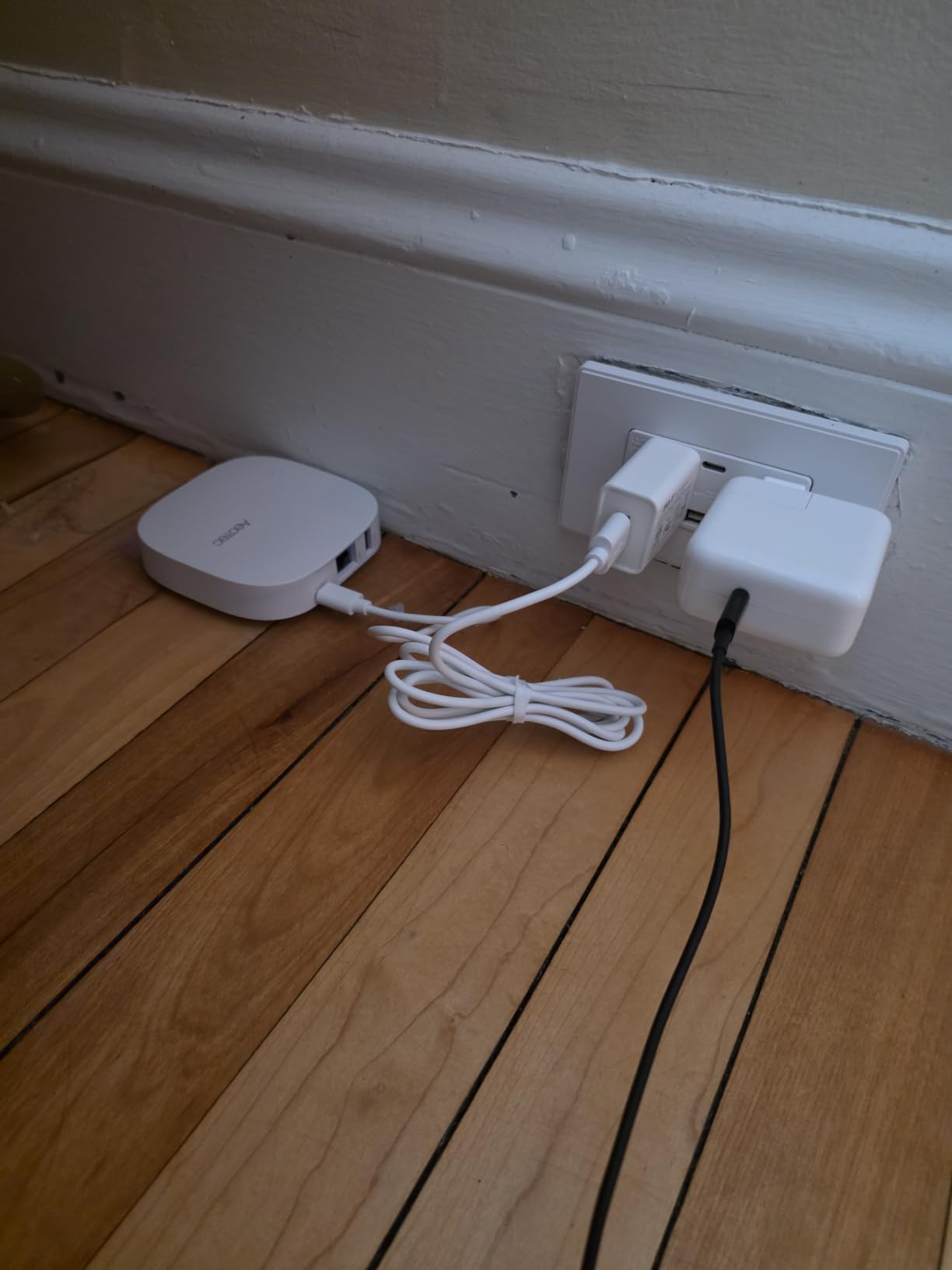 Aeotec Smart Home Hub2 - V4, Works as a SmartThings Hub, Zigbee, Matter Gateway, Compatible with Alexa, Google Assistant, WiFi customer photo 1